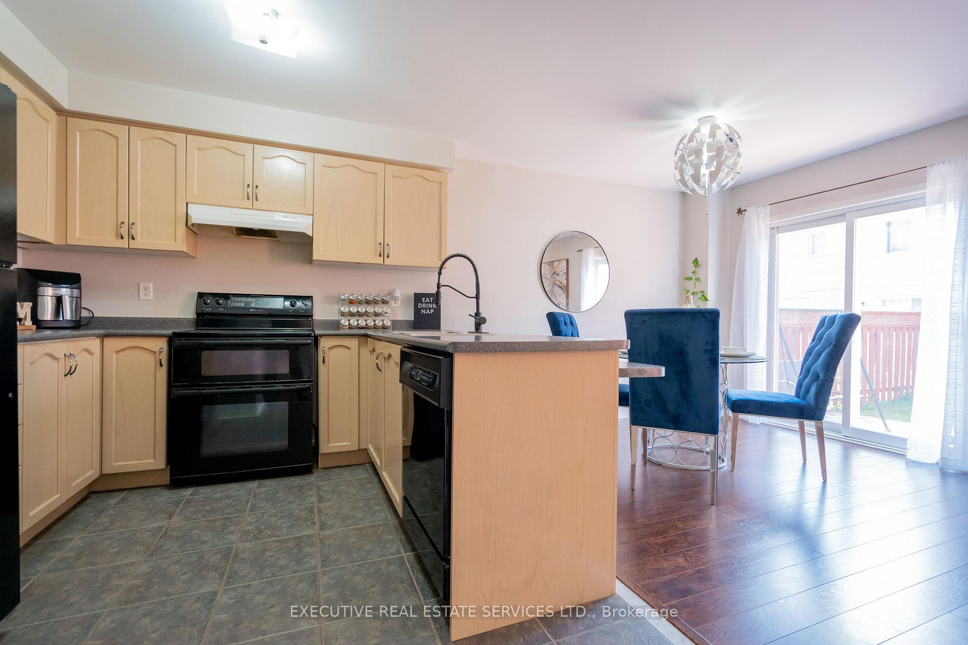 Photo 16 of 20 Heathwood Drive, Brampton, Fletcher's Meadow — HOMEH