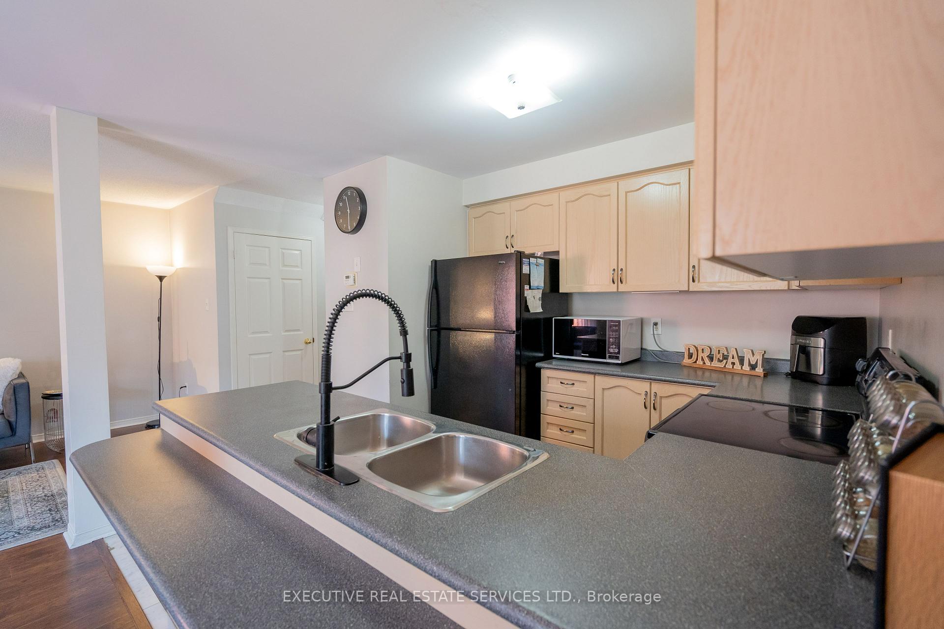 Photo 15 of 20 Heathwood Drive, Brampton, Fletcher's Meadow — HOMEH