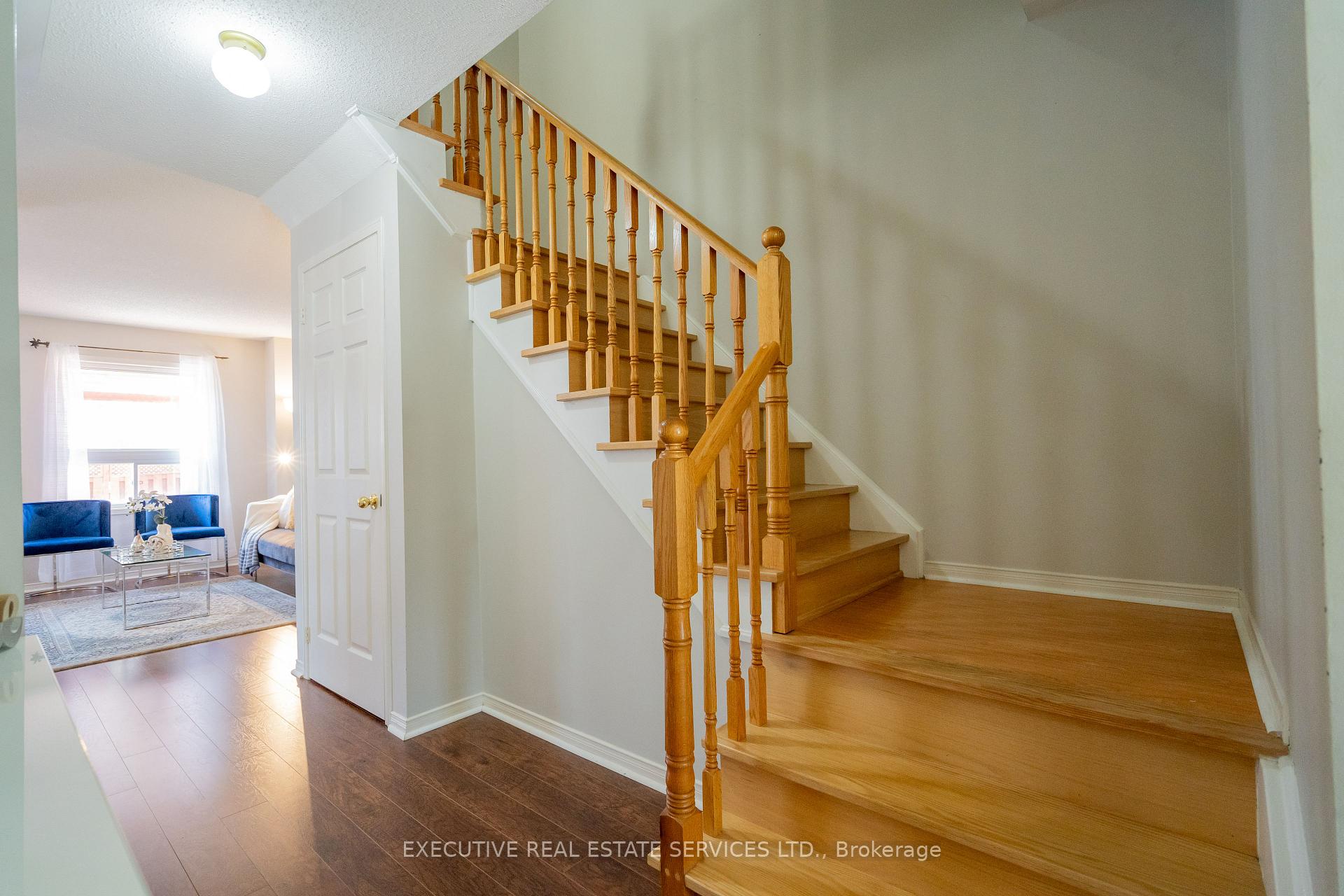 Photo 17 of 20 Heathwood Drive, Brampton, Fletcher's Meadow — HOMEH