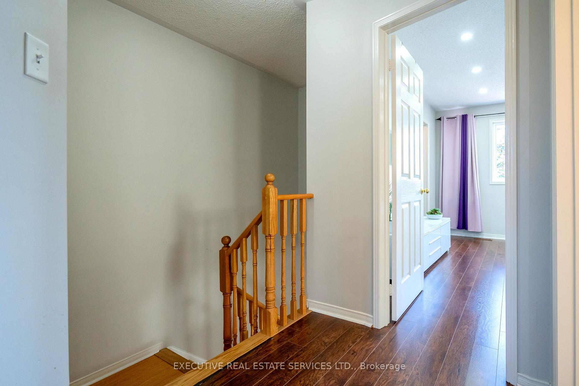 Photo 18 of 20 Heathwood Drive, Brampton, Fletcher's Meadow — HOMEH