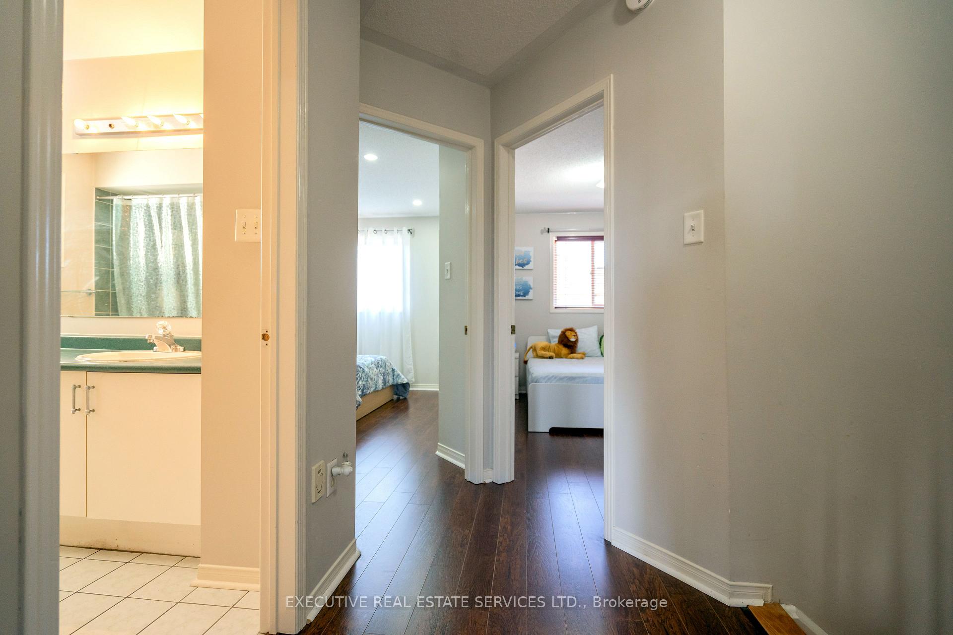 Photo 22 of 20 Heathwood Drive, Brampton, Fletcher's Meadow — HOMEH
