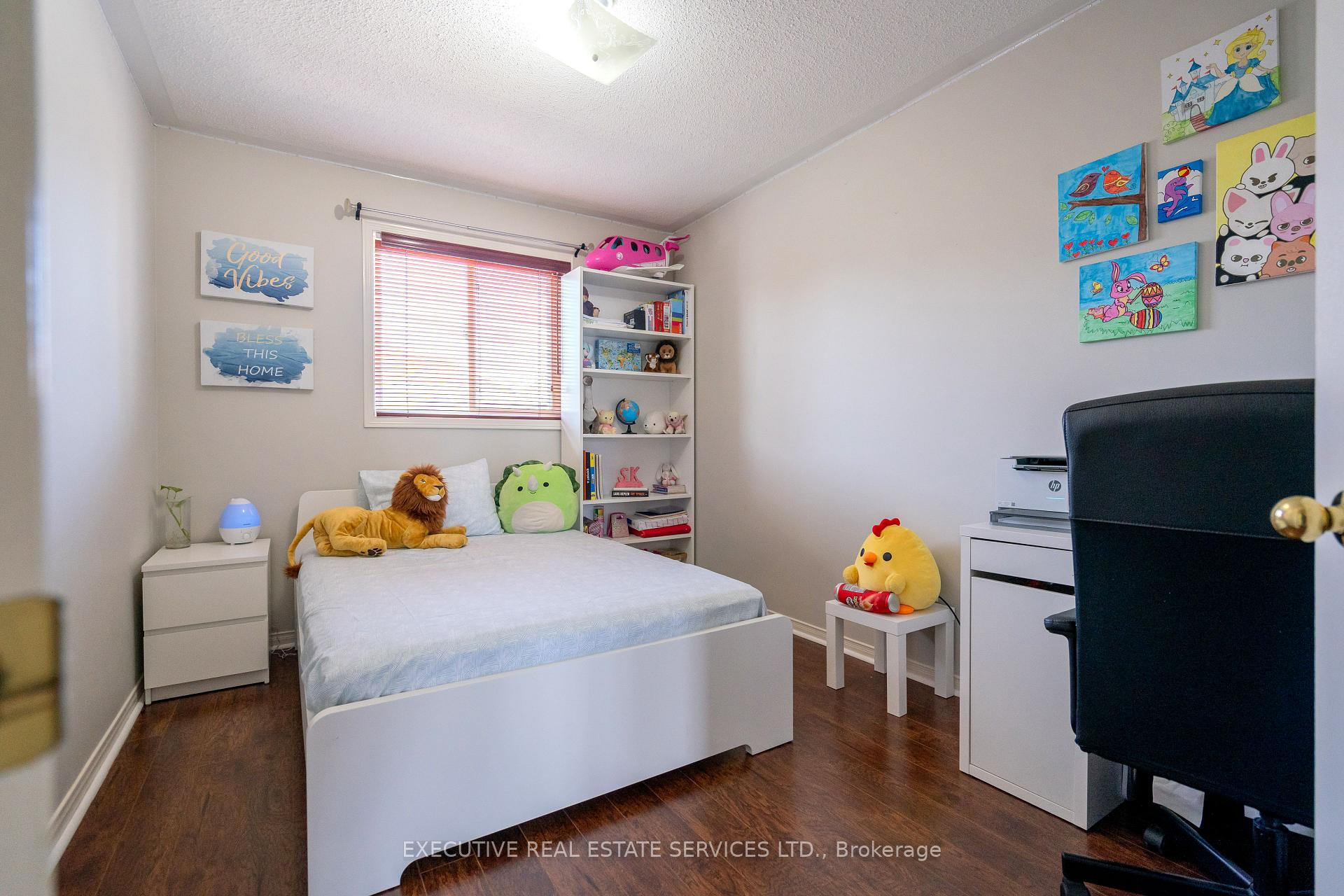 Photo 24 of 20 Heathwood Drive, Brampton, Fletcher's Meadow — HOMEH