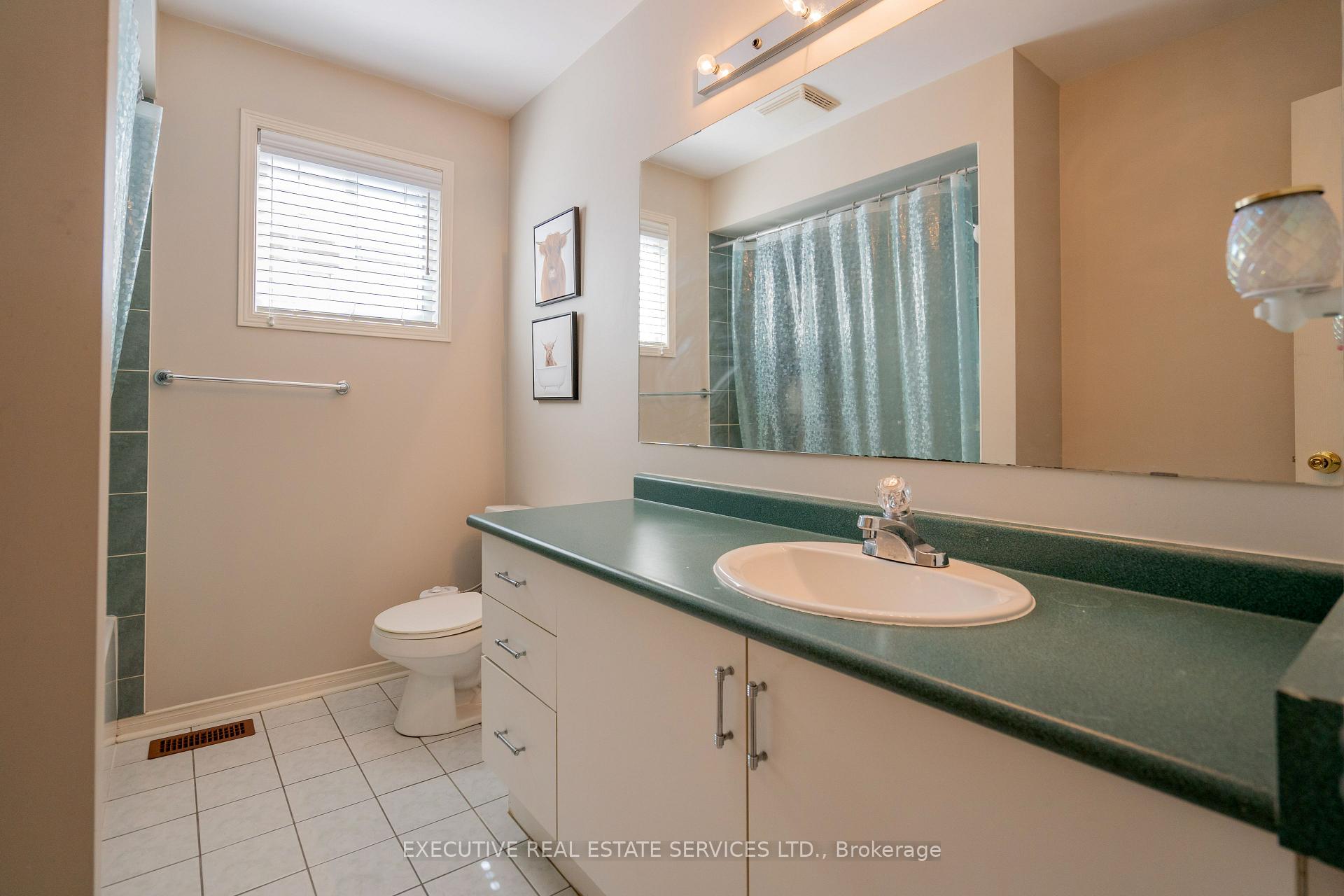 Photo 23 of 20 Heathwood Drive, Brampton, Fletcher's Meadow — HOMEH