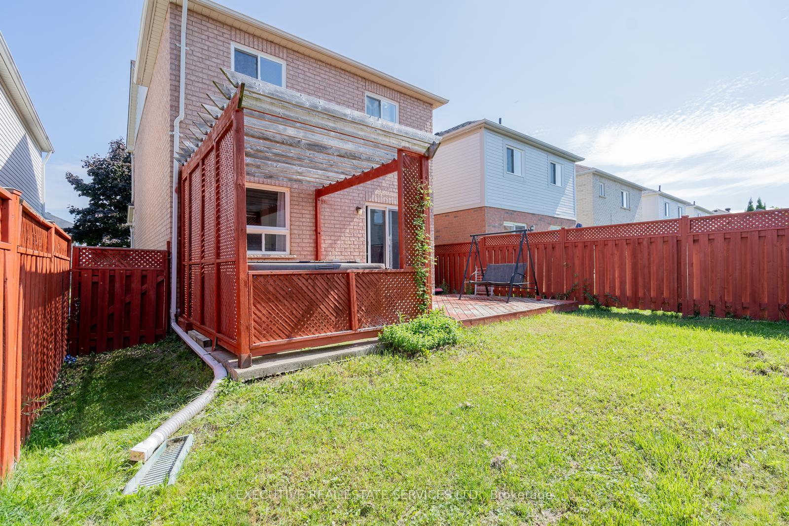 Photo 21 of 20 Heathwood Drive, Brampton, Fletcher's Meadow — HOMEH