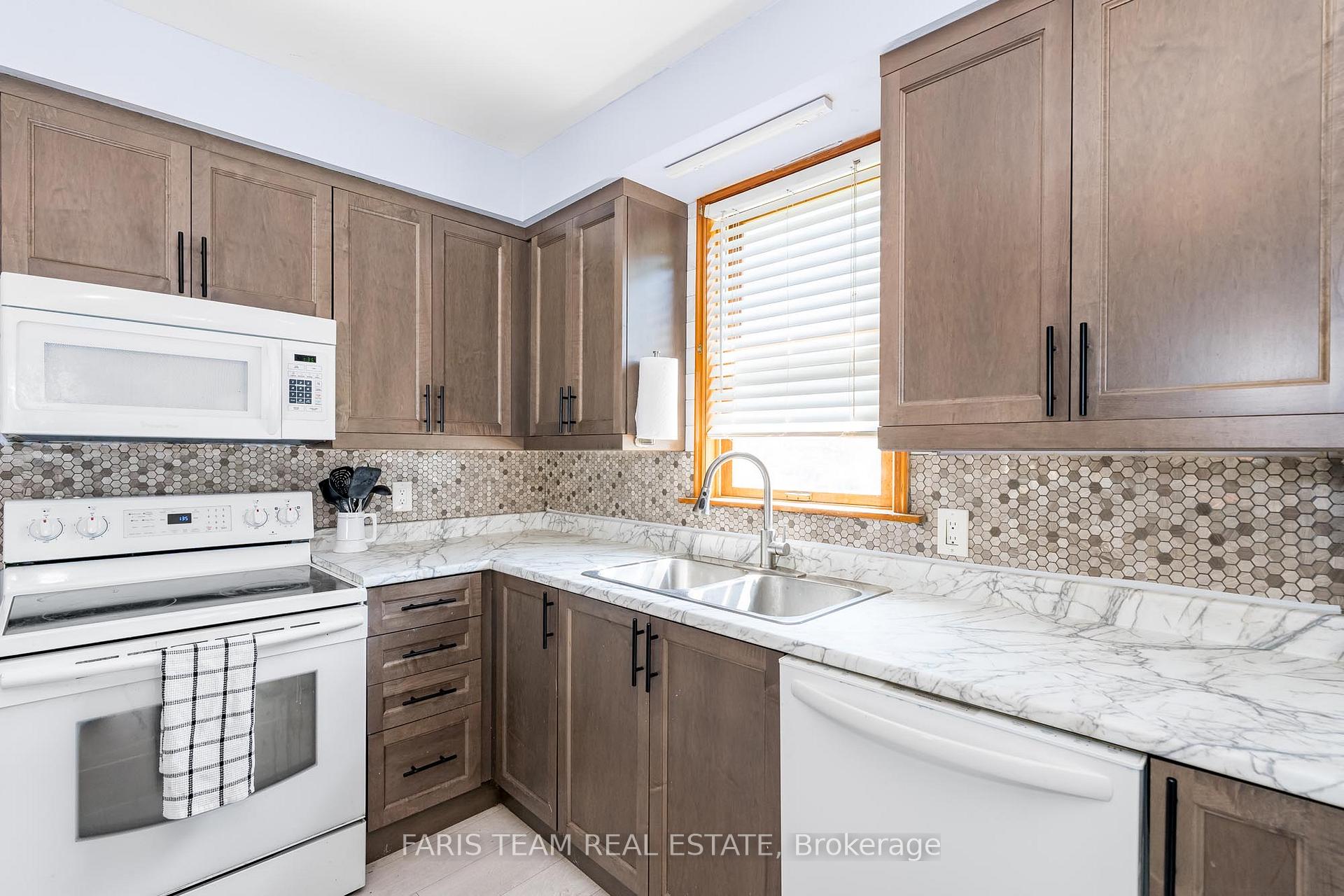 Photo 11 of 15 George Street, Innisfil, Cookstown — HOMEH
