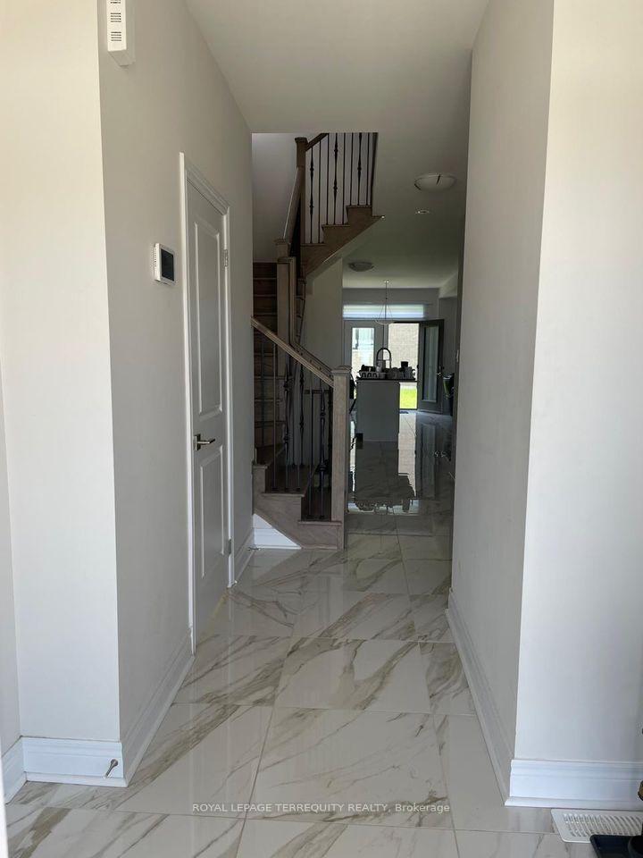 Photo 3 of 30 Lepp Drive, Markham, Middlefield — HOMEH