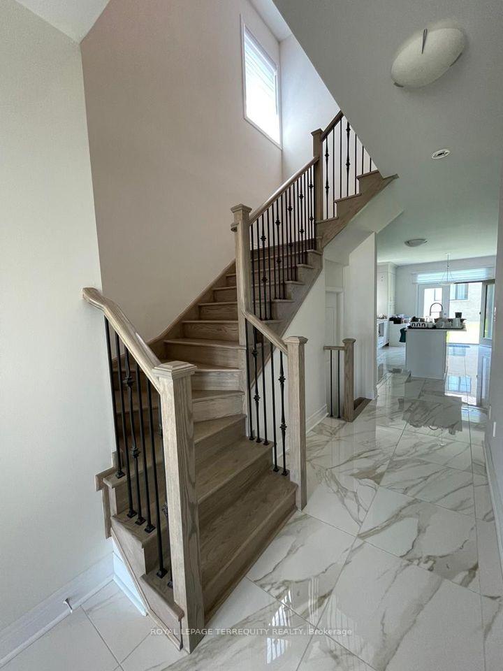 Photo 2 of 30 Lepp Drive, Markham, Middlefield — HOMEH