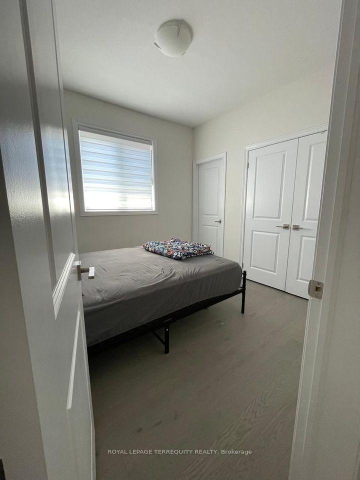 Photo 7 of 30 Lepp Drive, Markham, Middlefield — HOMEH