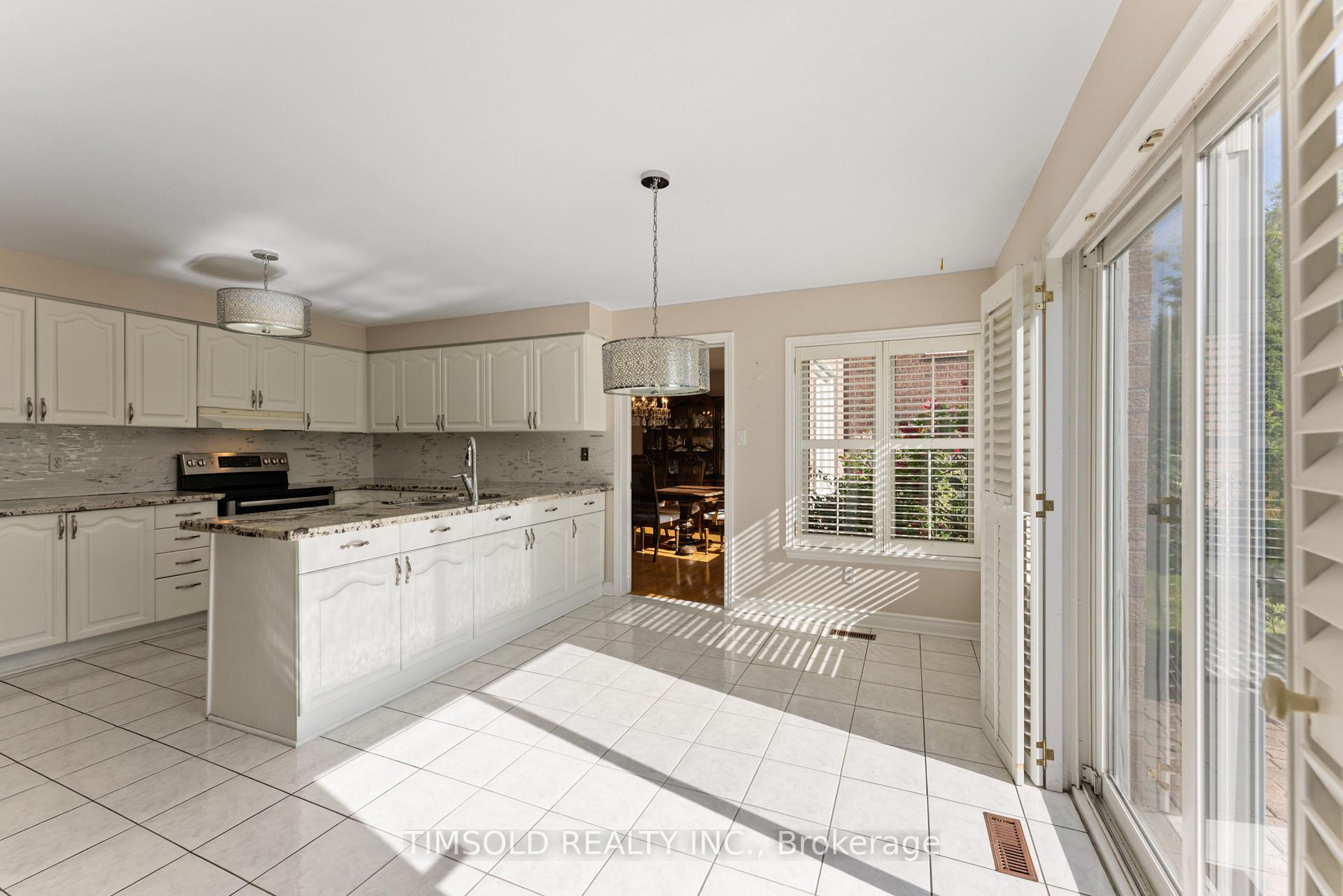Photo 7 of 32 Addington Square, Markham, Unionville — HOMEH