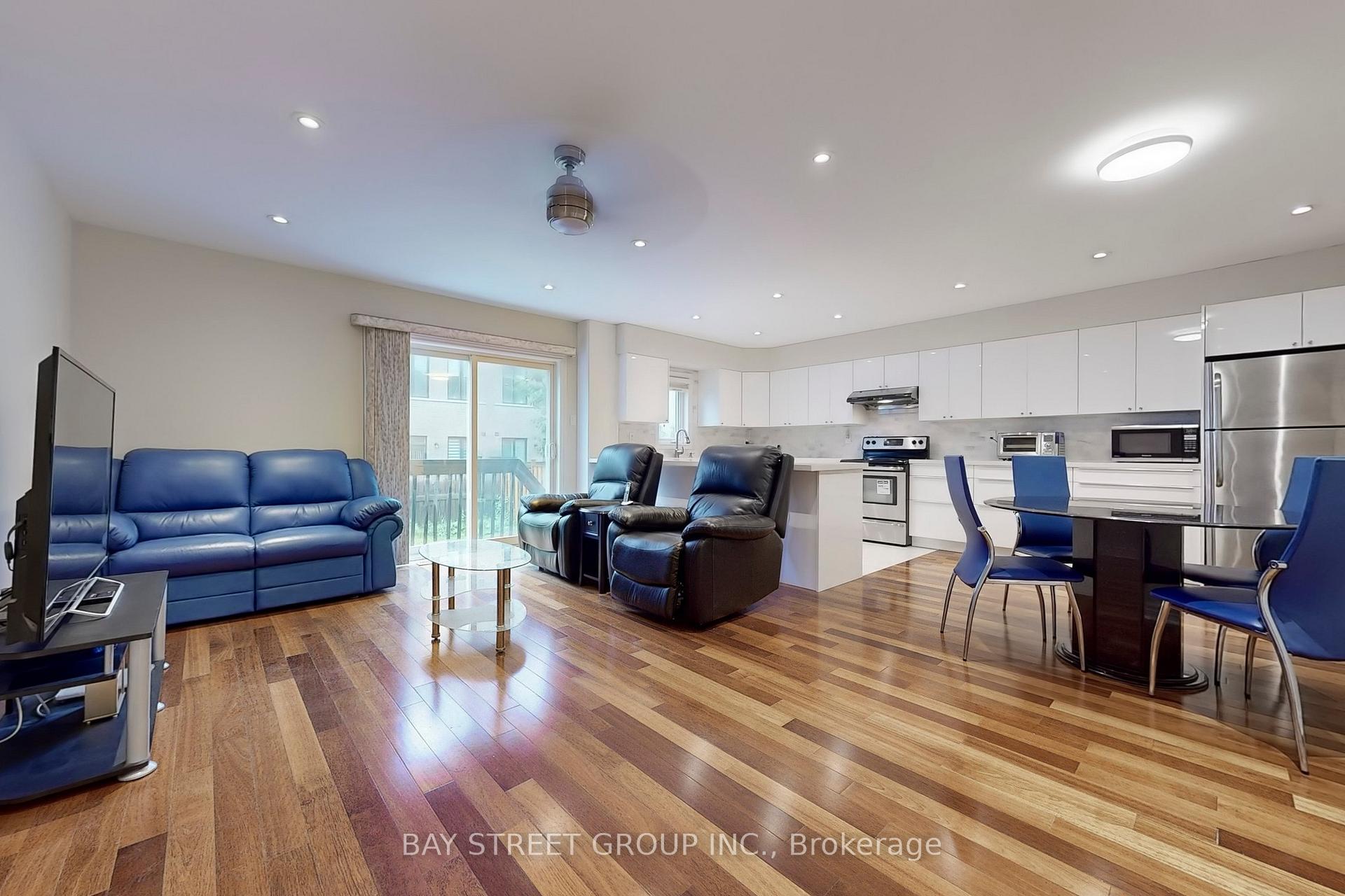 Photo 9 of 25 Maple Ridge Crescent, Markham, Greensborough — HOMEH