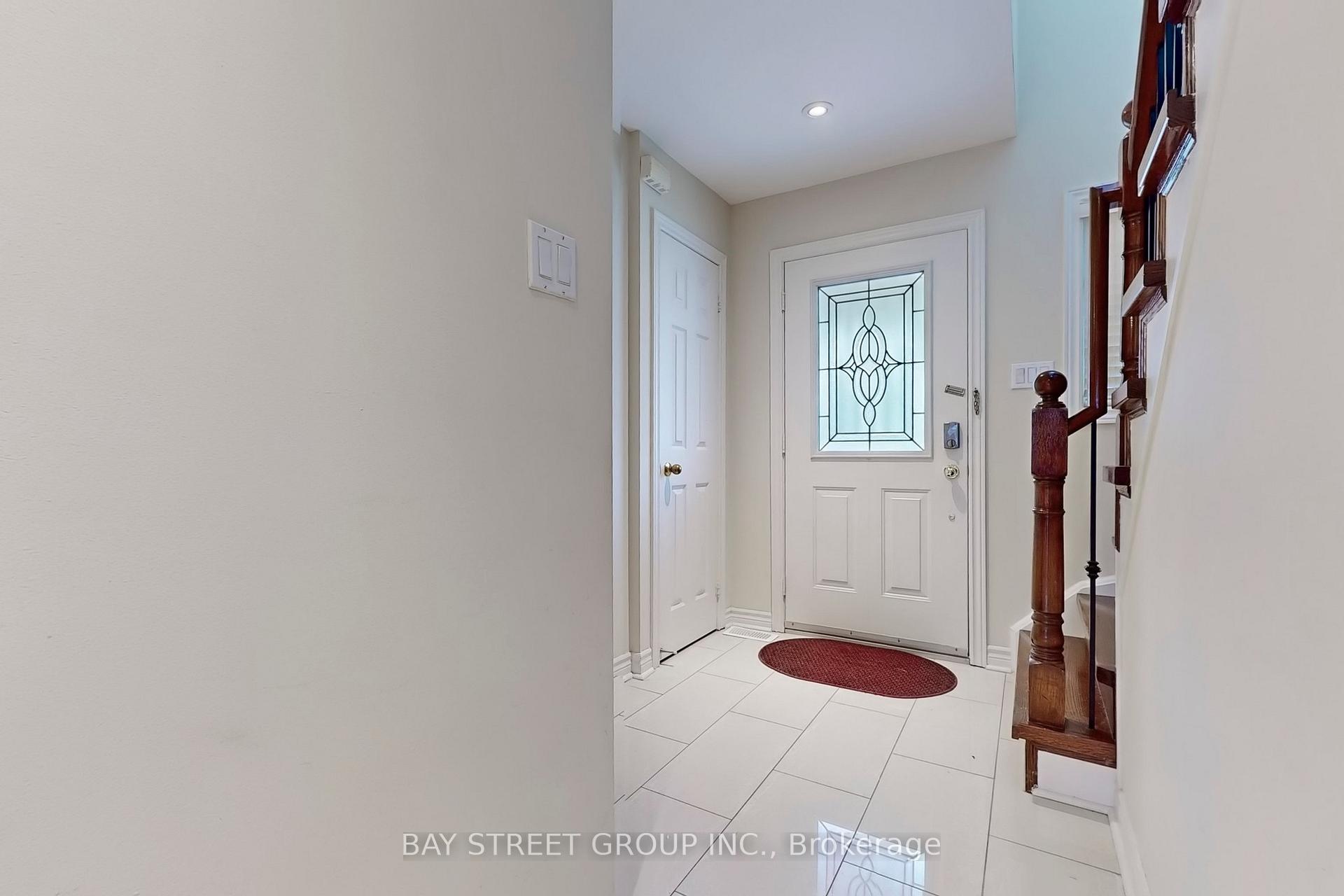 Photo 11 of 25 Maple Ridge Crescent, Markham, Greensborough — HOMEH