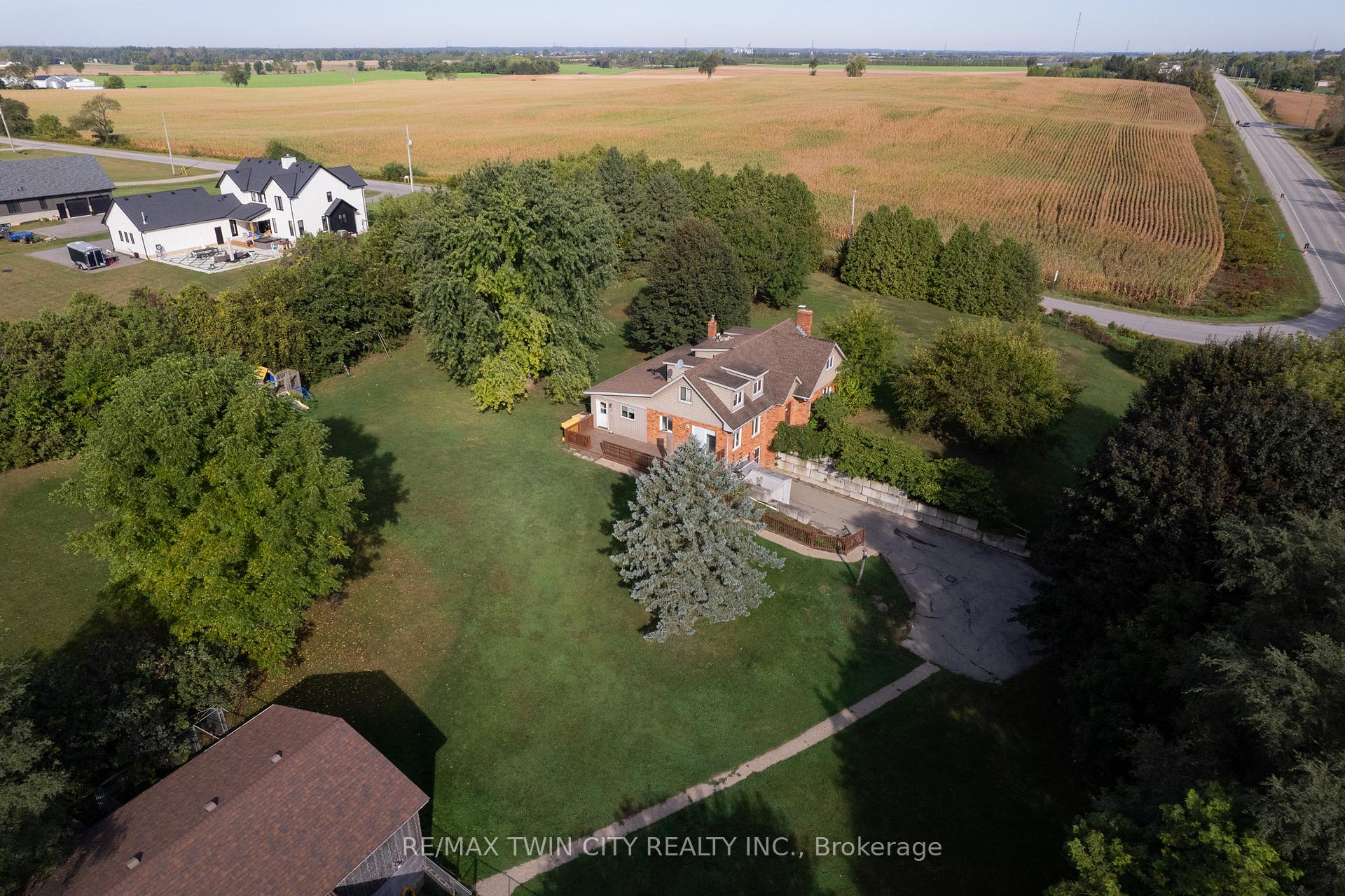 Photo 4 of 93 Simcoe Street, Brant, Oakland — HOMEH