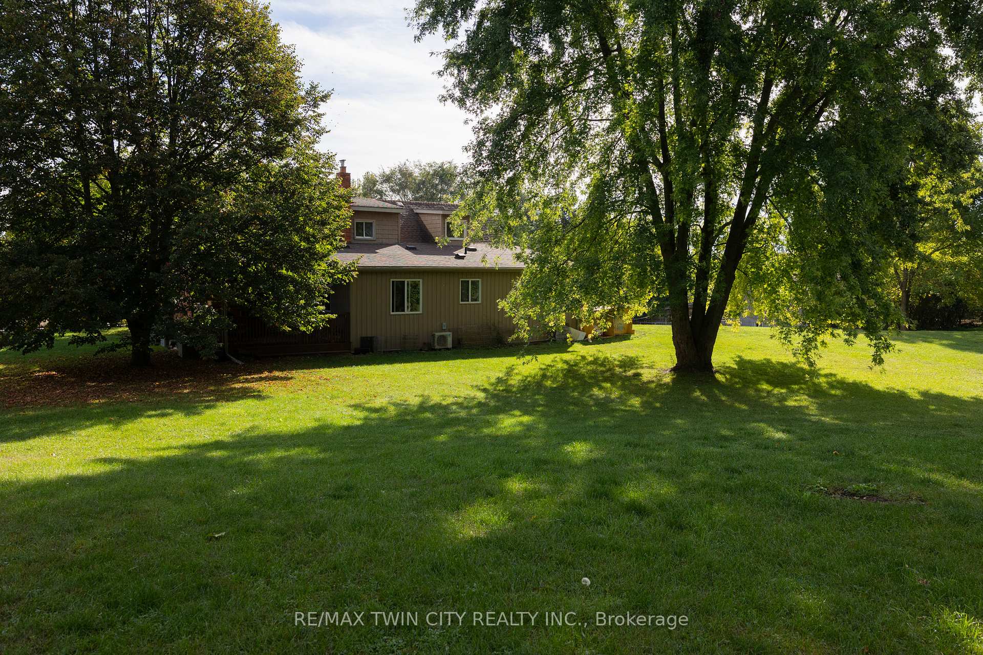 Photo 16 of 93 Simcoe Street, Brant, Oakland — HOMEH