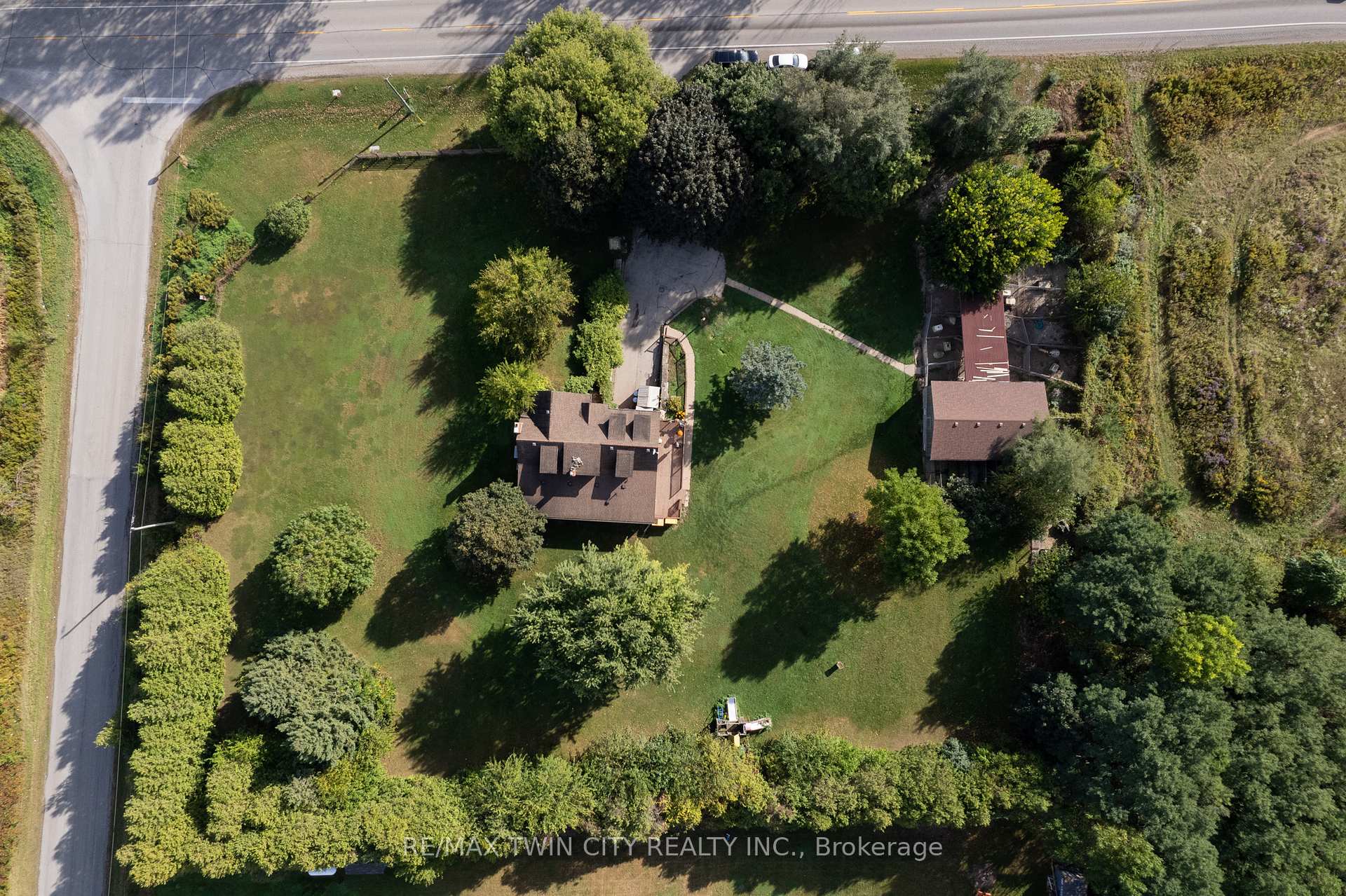 Photo 5 of 93 Simcoe Street, Brant, Oakland — HOMEH