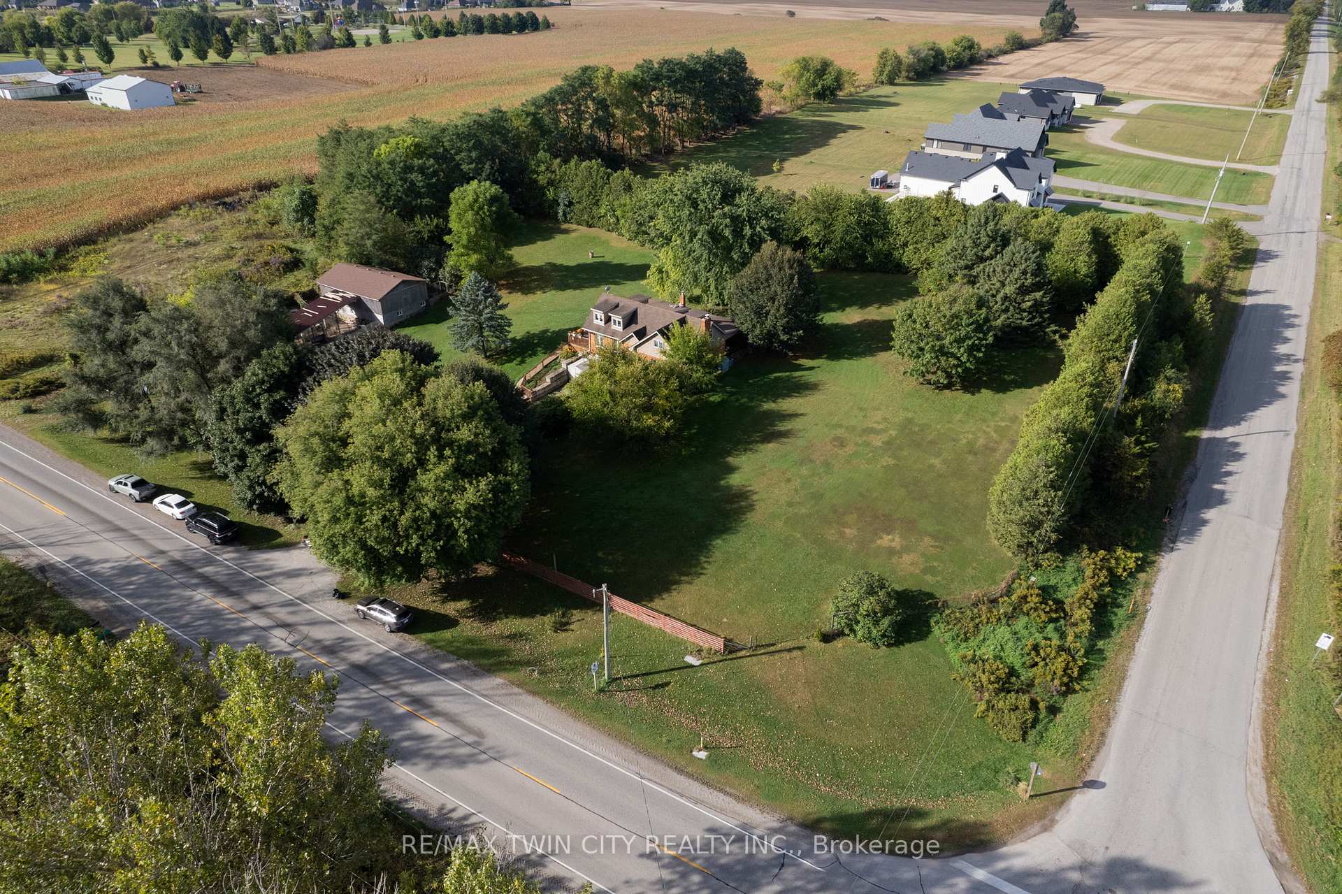 Photo 13 of 93 Simcoe Street, Brant, Oakland — HOMEH