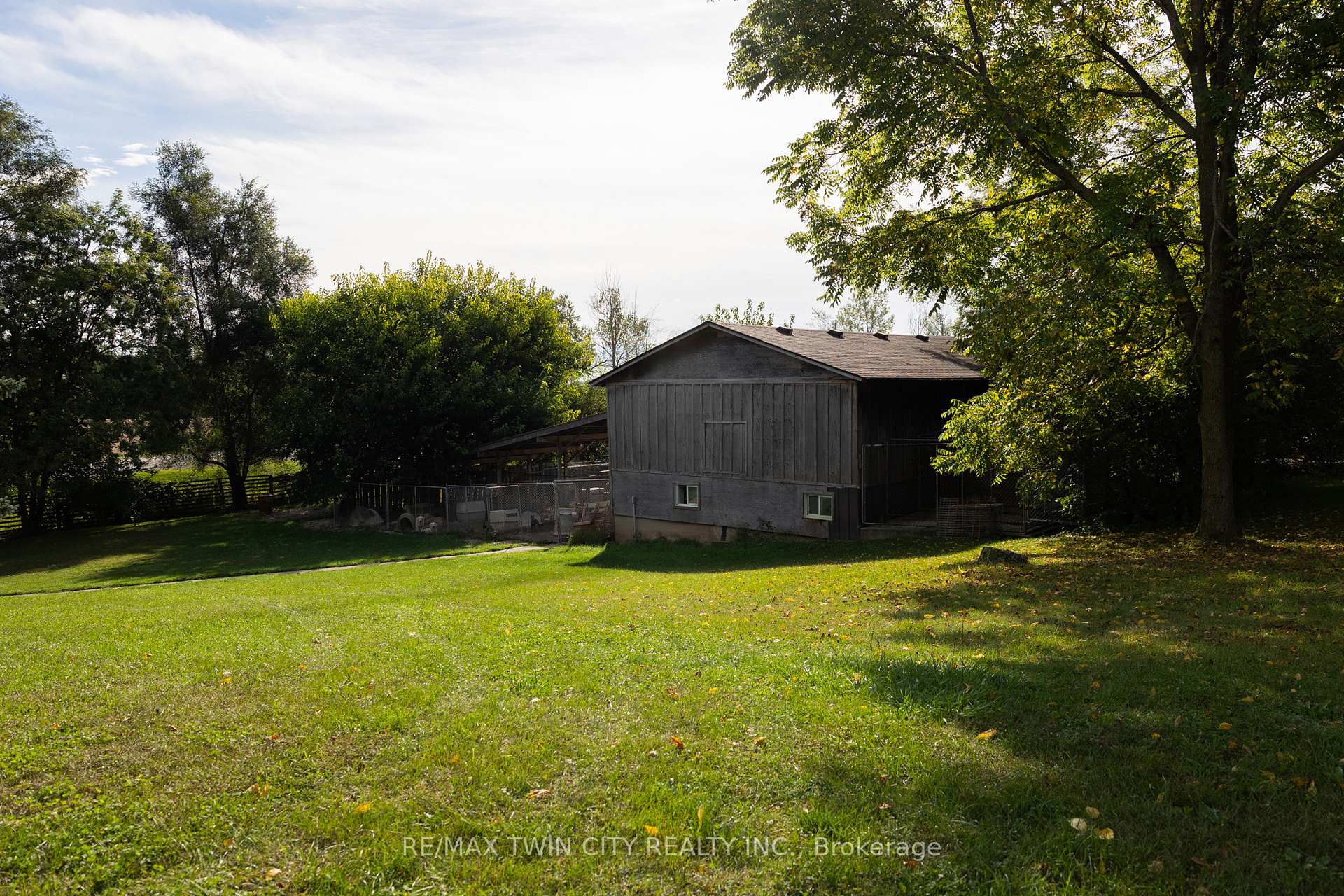 Photo 19 of 93 Simcoe Street, Brant, Oakland — HOMEH