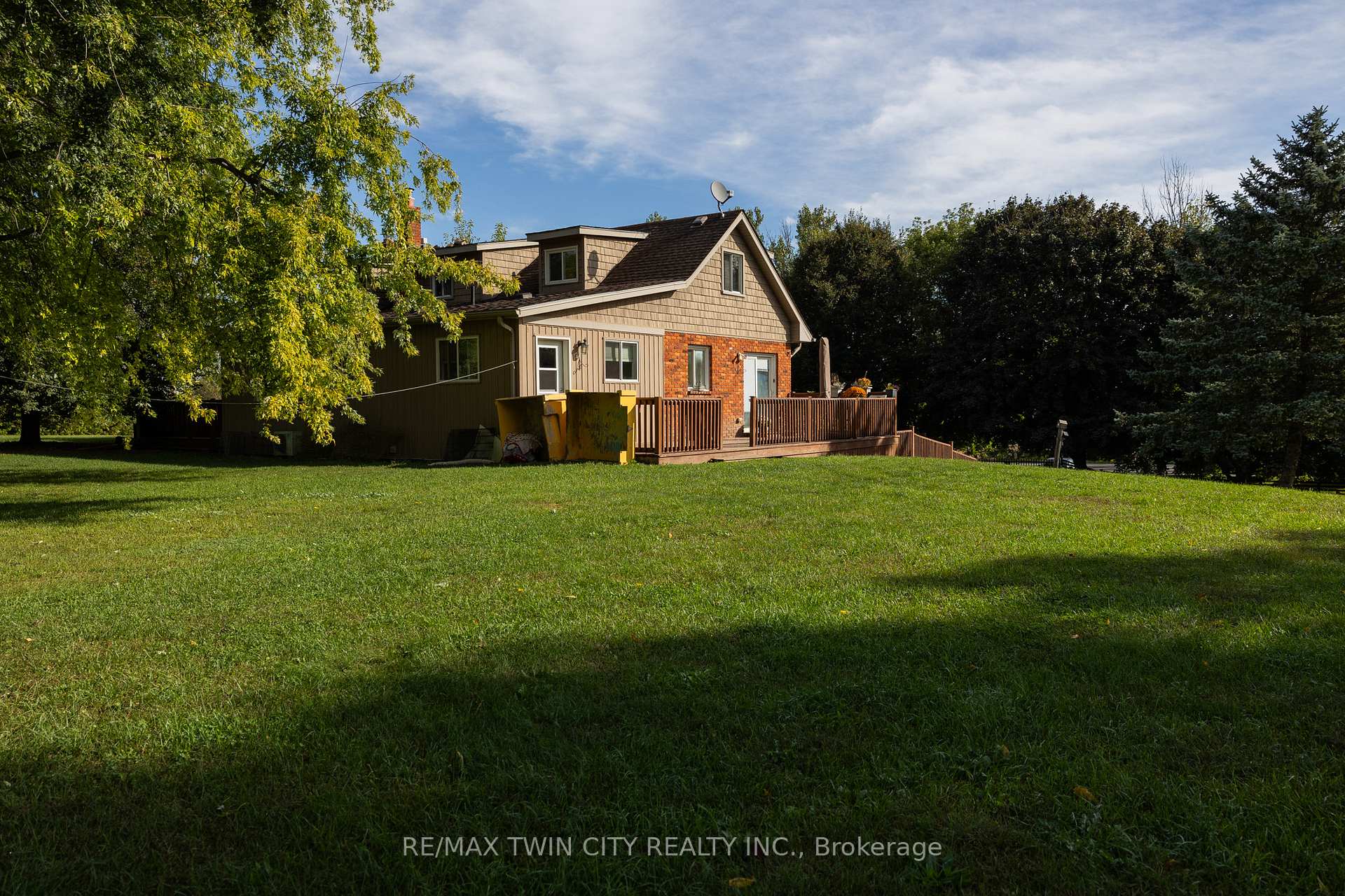 Photo 8 of 93 Simcoe Street, Brant, Oakland — HOMEH