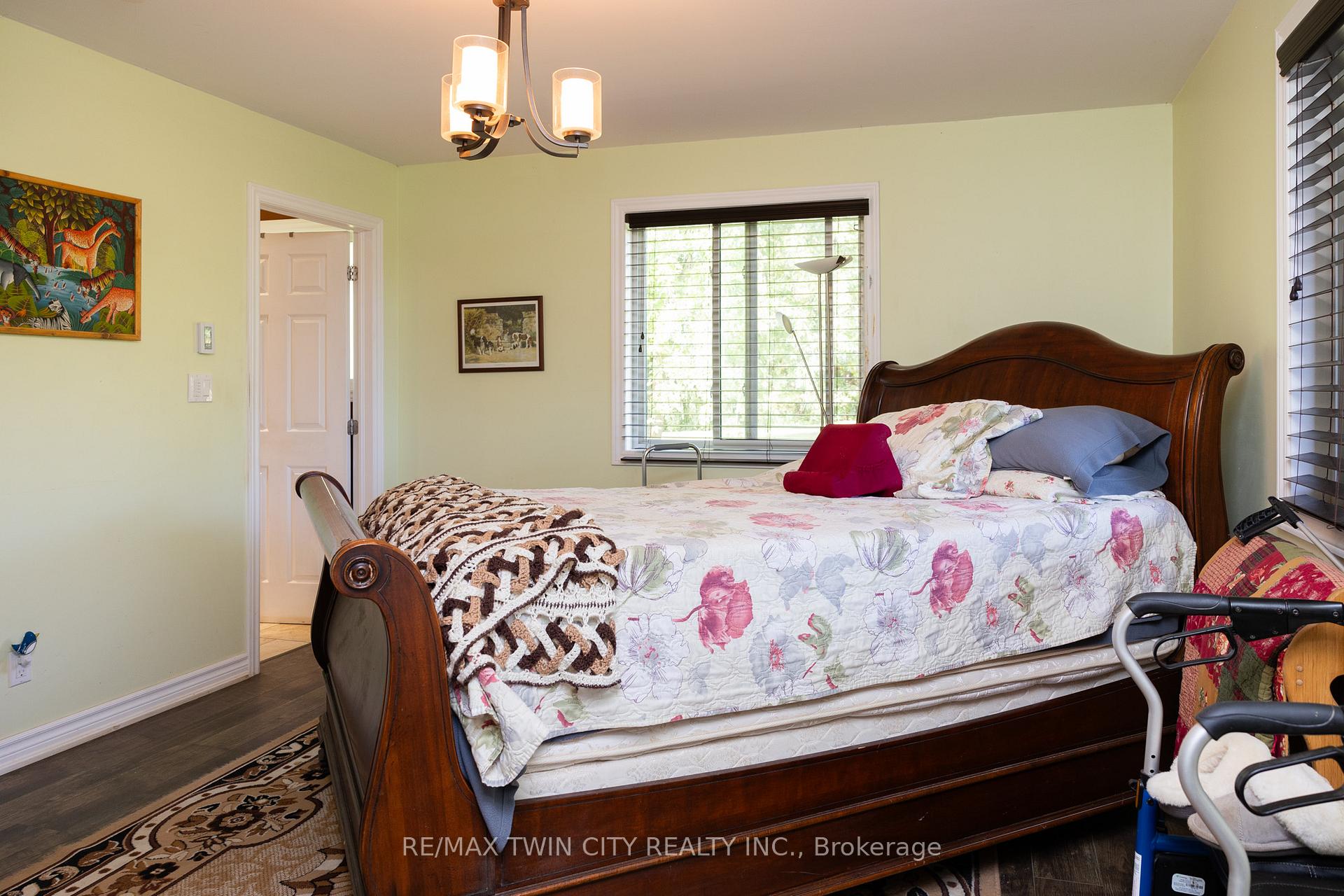 Photo 14 of 93 Simcoe Street, Brant, Oakland — HOMEH