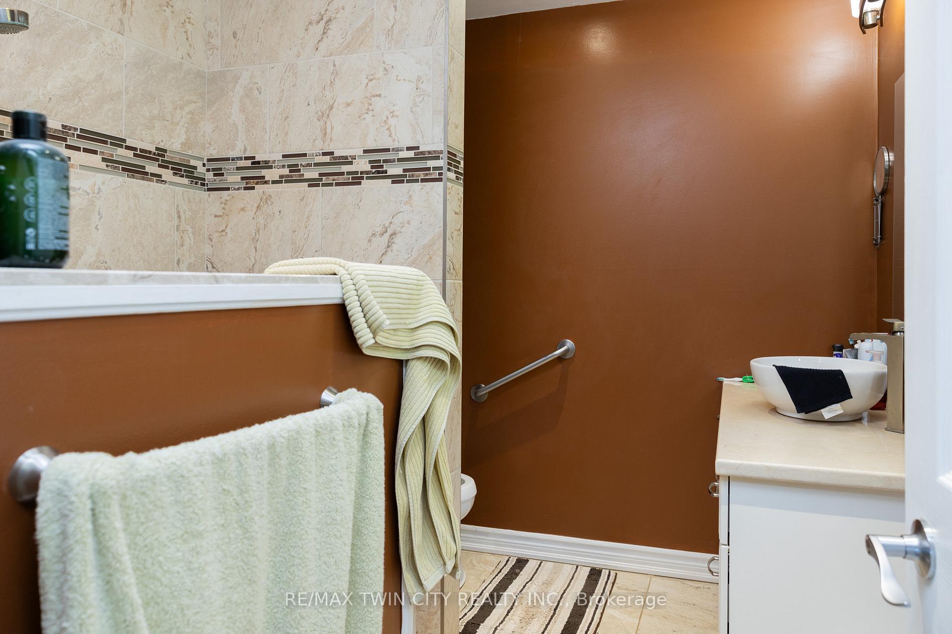 Photo 23 of 93 Simcoe Street, Brant, Oakland — HOMEH