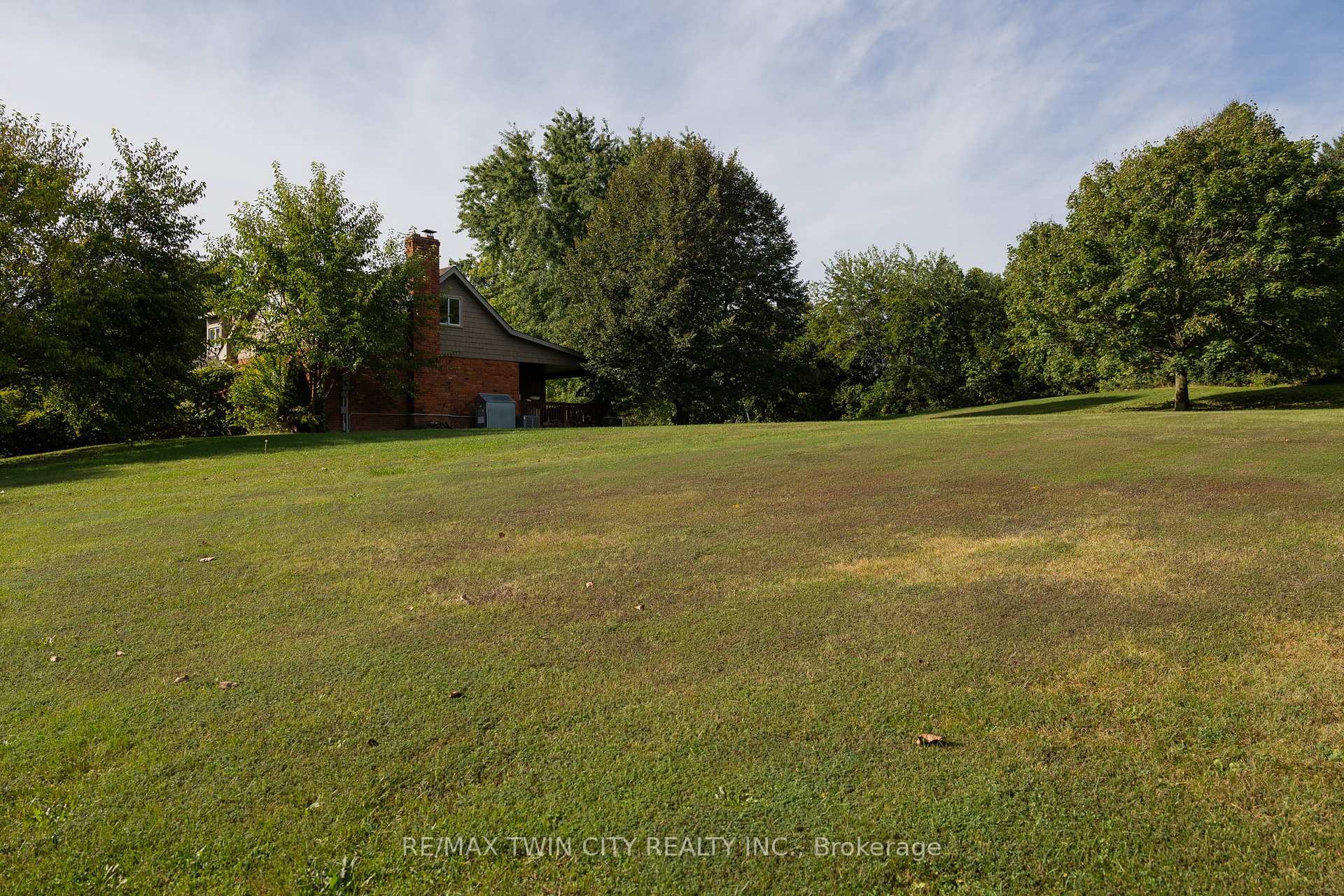Photo 24 of 93 Simcoe Street, Brant, Oakland — HOMEH