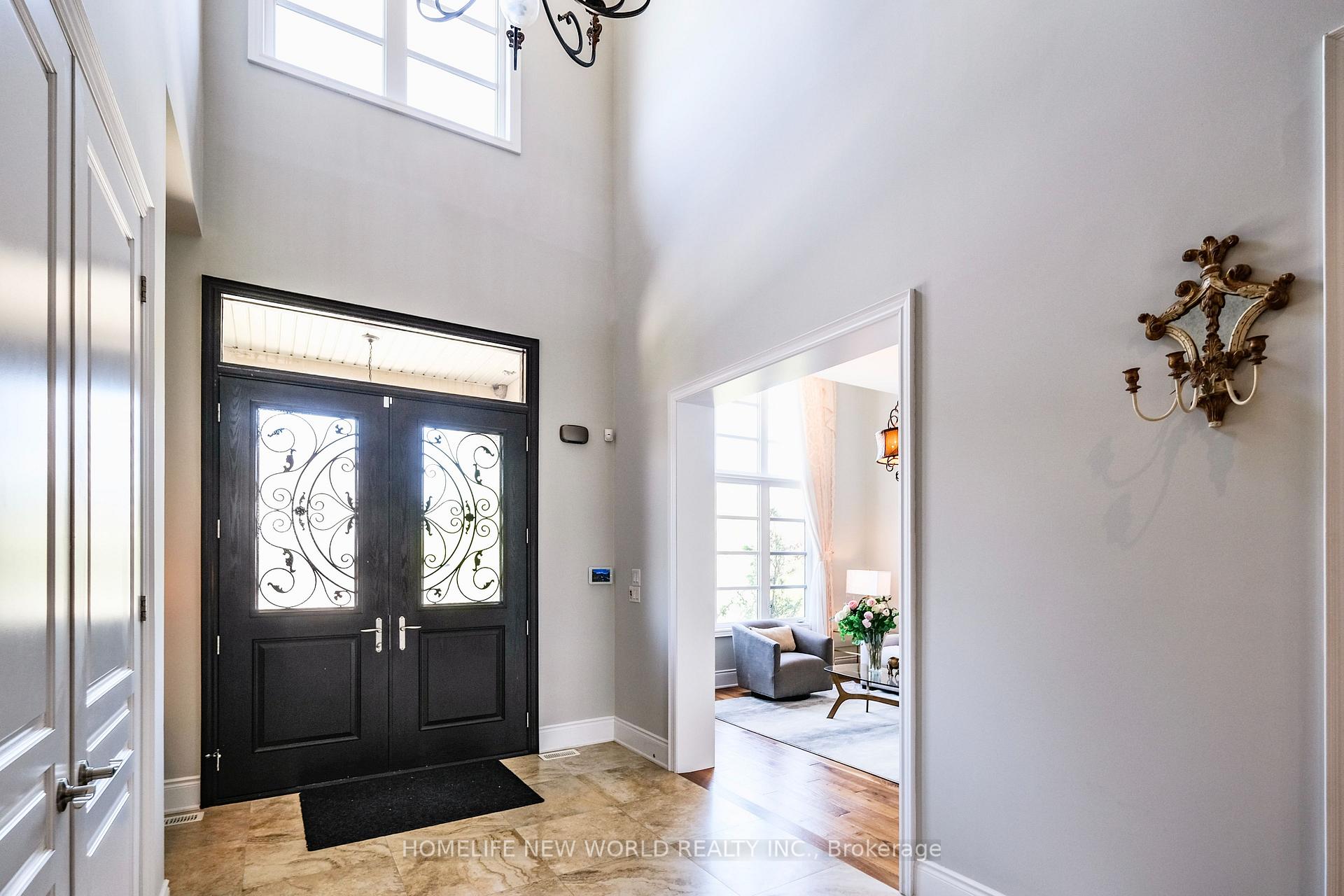 Photo 5 of 98 Carisbrooke Circle, Aurora, Bayview Southeast — HOMEH
