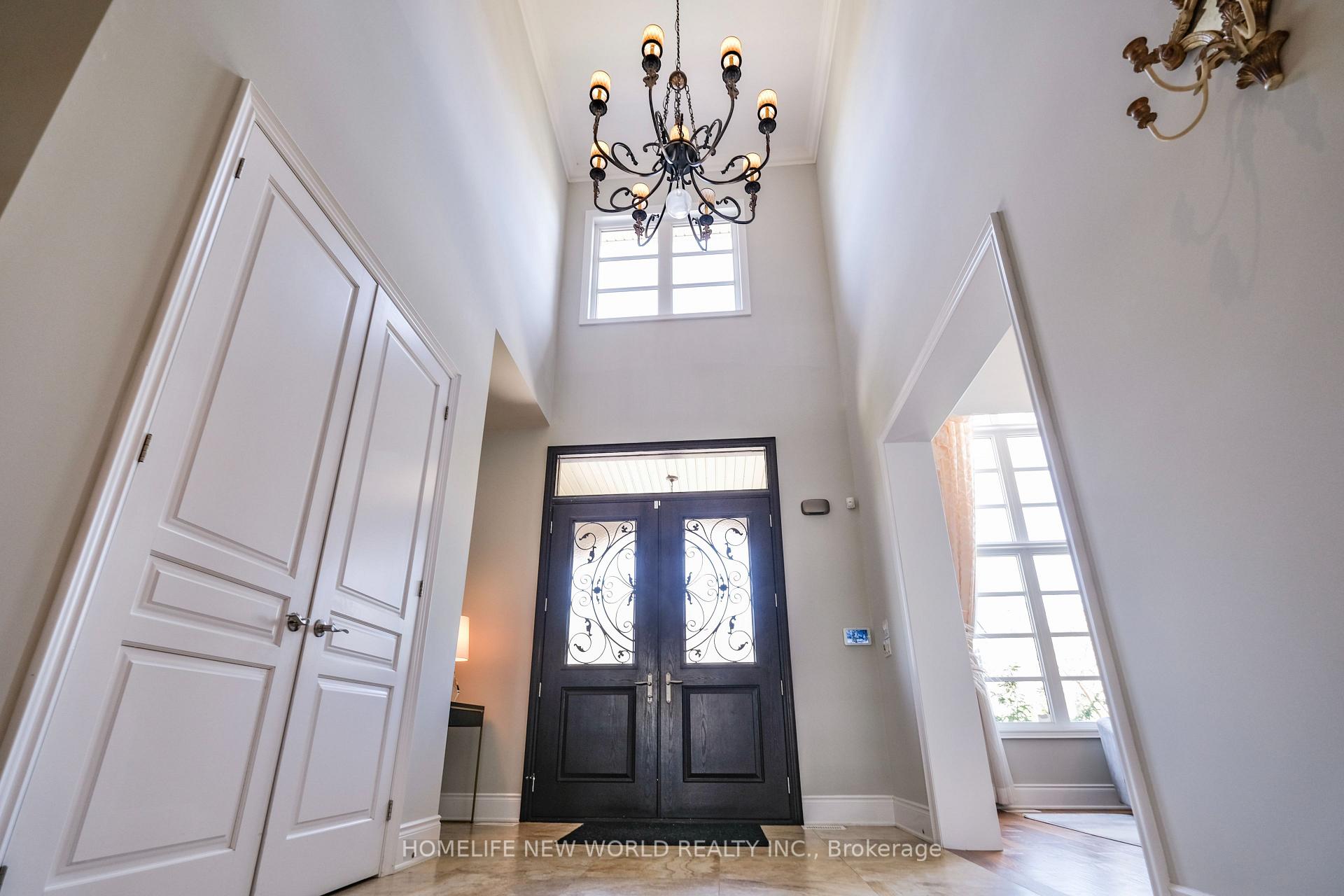 Photo 6 of 98 Carisbrooke Circle, Aurora, Bayview Southeast — HOMEH