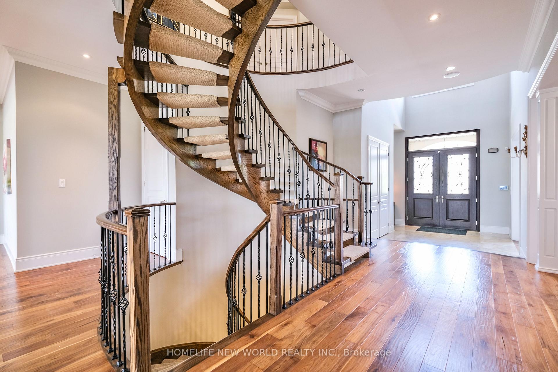 Photo 9 of 98 Carisbrooke Circle, Aurora, Bayview Southeast — HOMEH