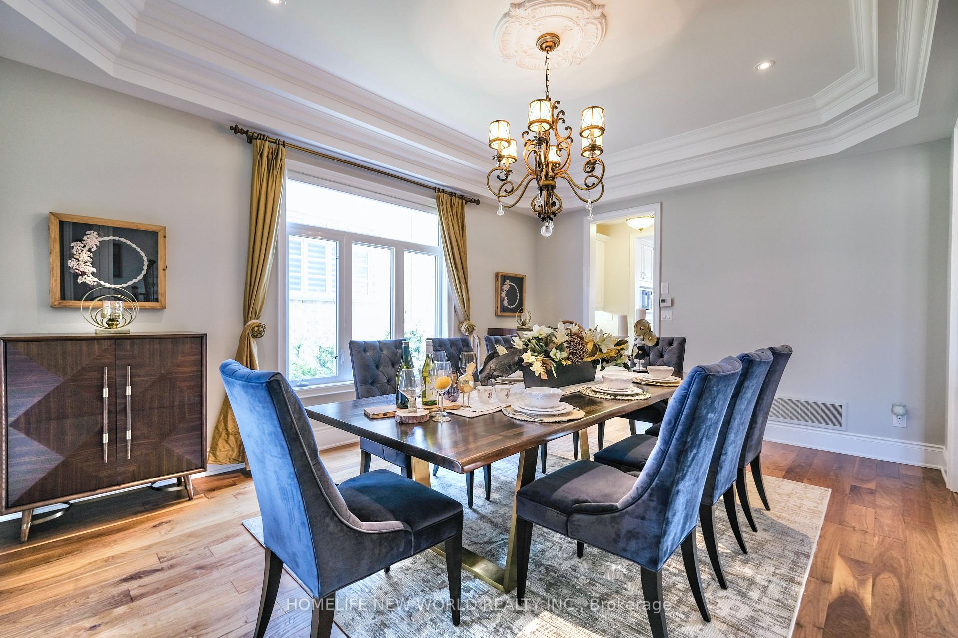 Photo 3 of 98 Carisbrooke Circle, Aurora, Bayview Southeast — HOMEH