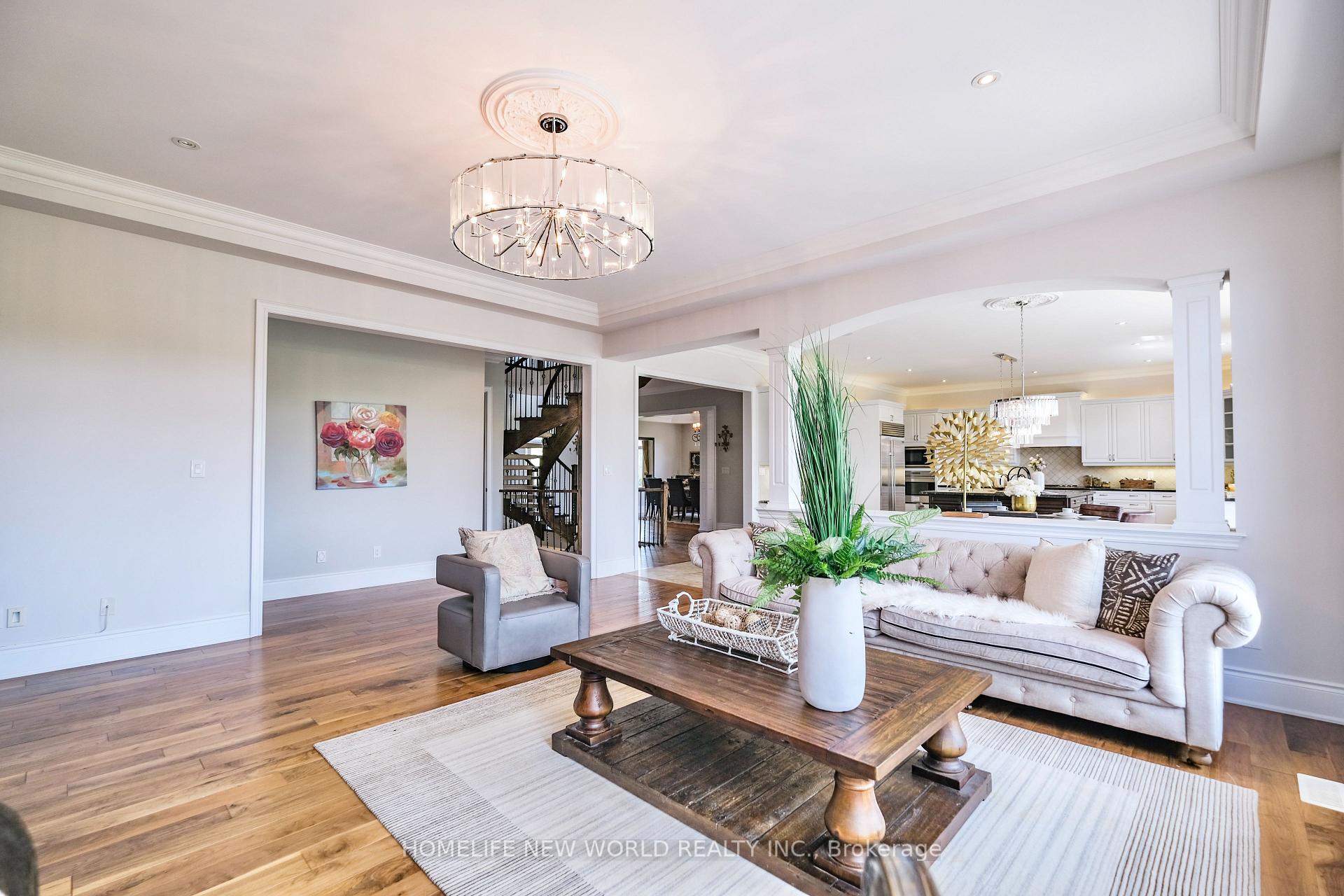 Photo 16 of 98 Carisbrooke Circle, Aurora, Bayview Southeast — HOMEH