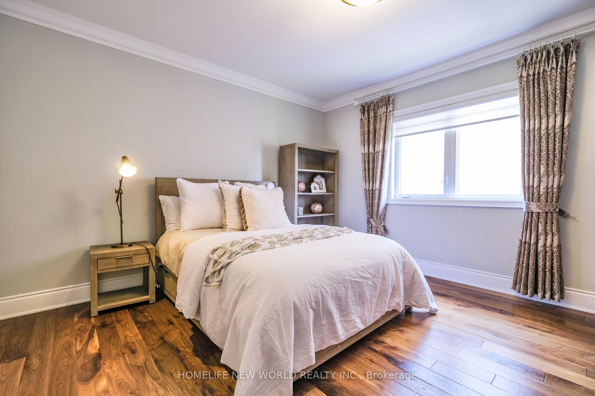 Photo 14 of 98 Carisbrooke Circle, Aurora, Bayview Southeast — HOMEH