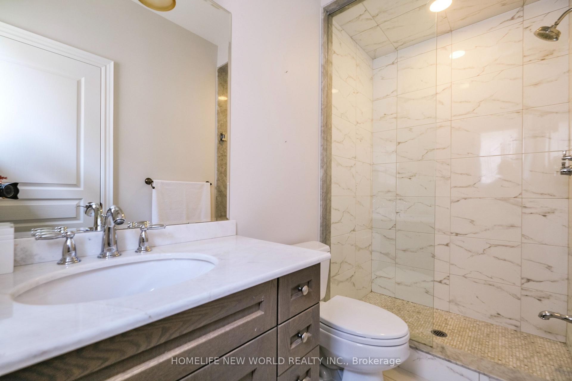 Photo 19 of 98 Carisbrooke Circle, Aurora, Bayview Southeast — HOMEH