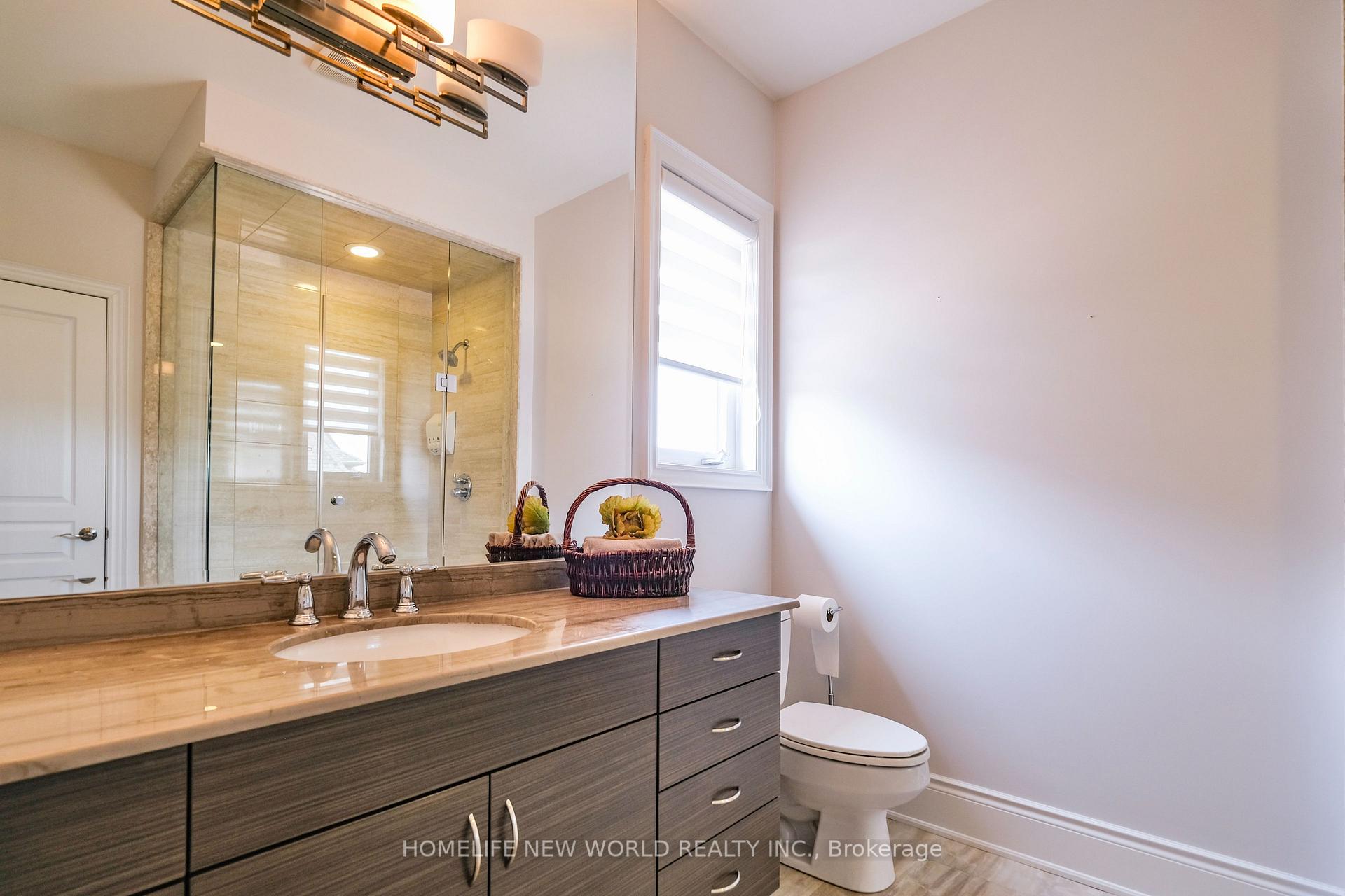 Photo 31 of 98 Carisbrooke Circle, Aurora, Bayview Southeast — HOMEH