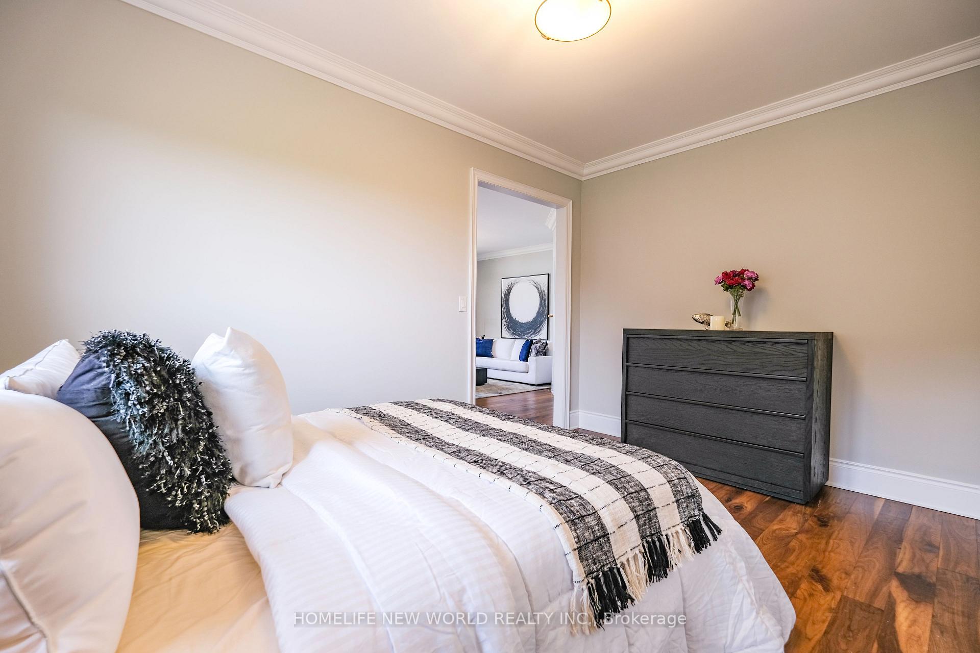 Photo 22 of 98 Carisbrooke Circle, Aurora, Bayview Southeast — HOMEH