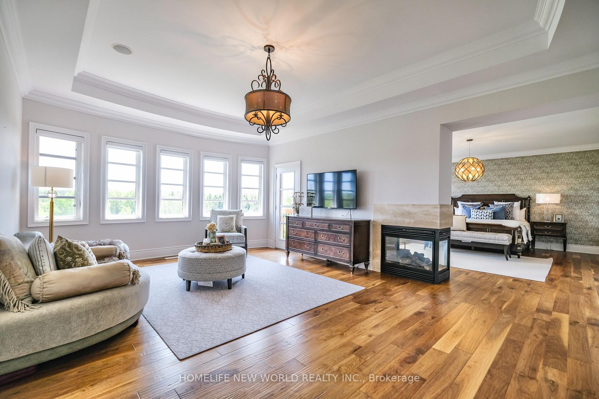 Photo 33 of 98 Carisbrooke Circle, Aurora, Bayview Southeast — HOMEH