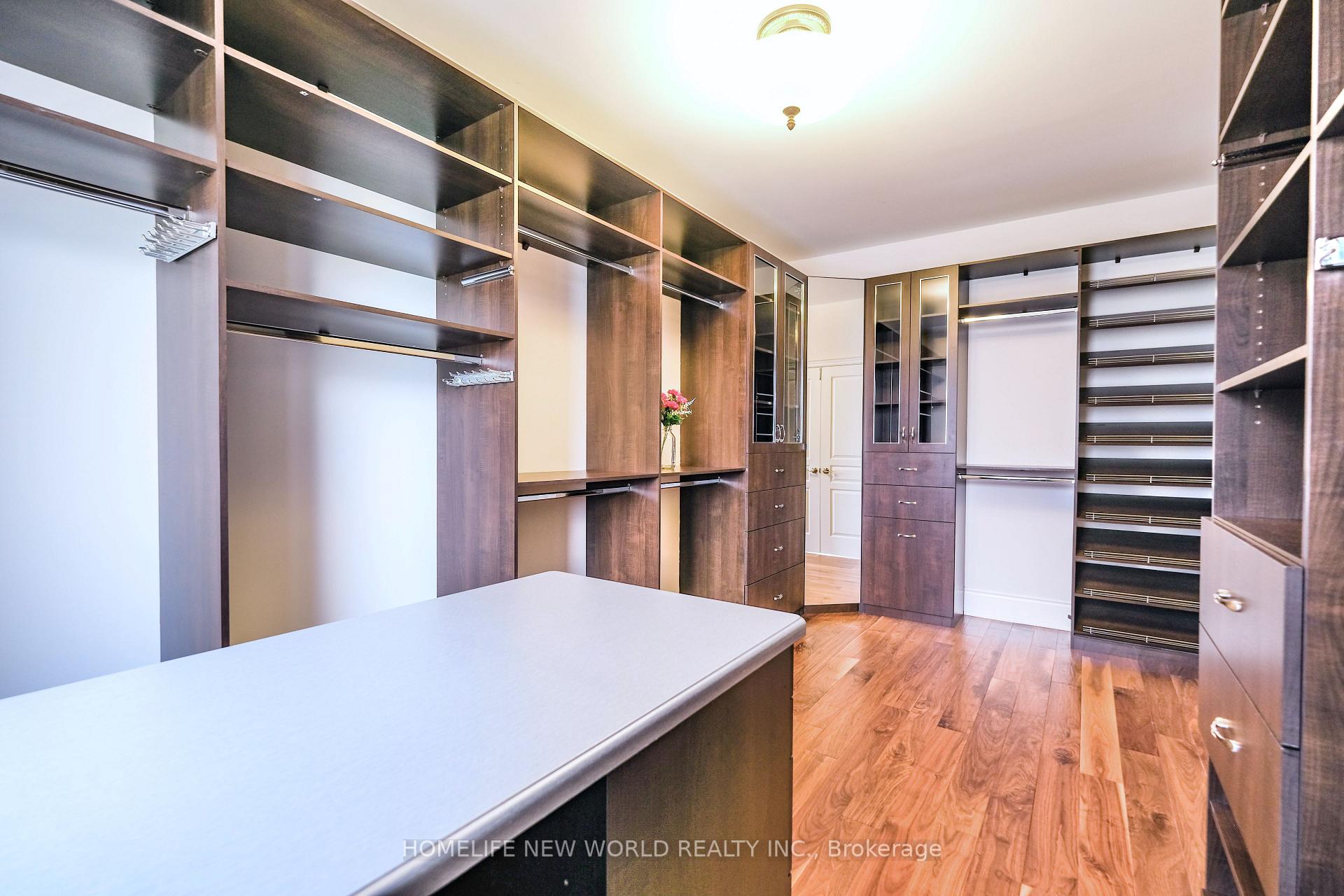 Photo 34 of 98 Carisbrooke Circle, Aurora, Bayview Southeast — HOMEH