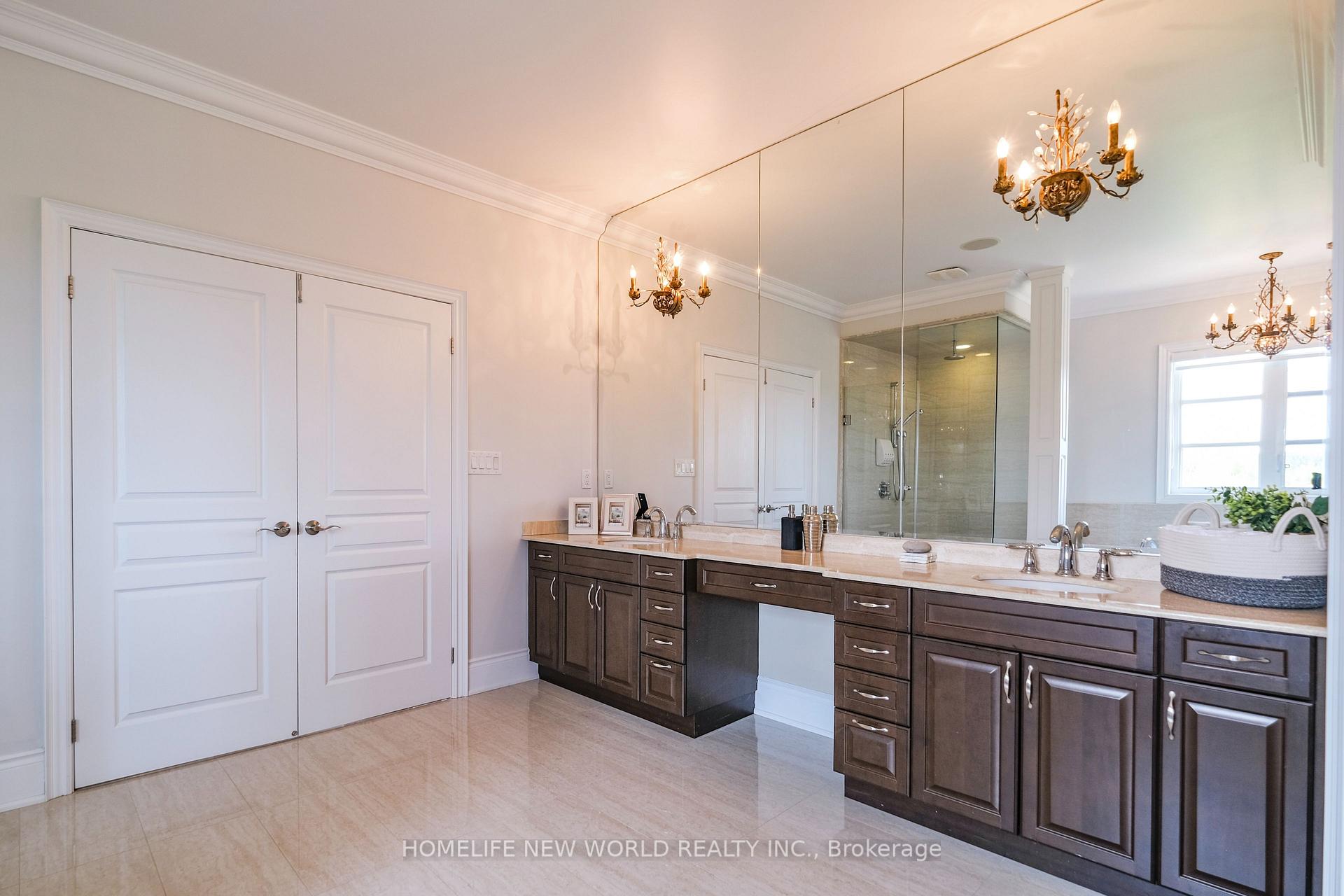 Photo 37 of 98 Carisbrooke Circle, Aurora, Bayview Southeast — HOMEH