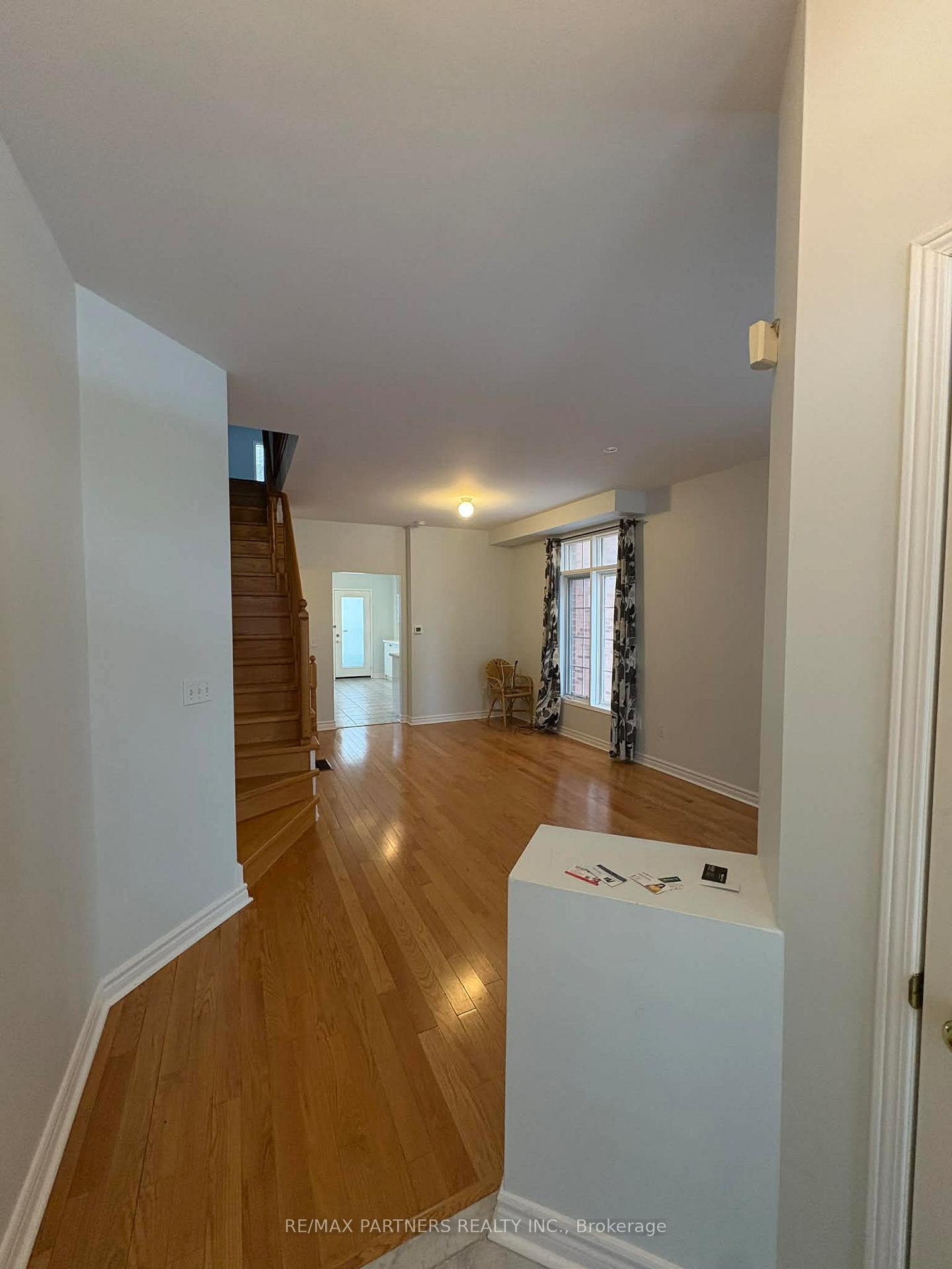 Photo 8 of 83 Bur Oak Avenue, Markham, Berczy — HOMEH