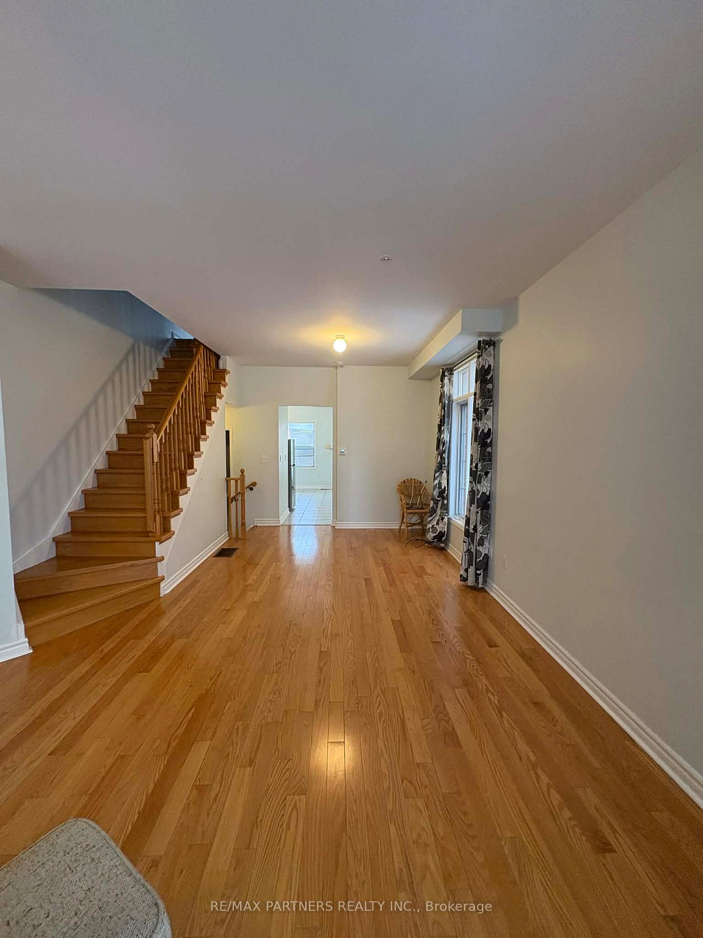 Photo 4 of 83 Bur Oak Avenue, Markham, Berczy — HOMEH