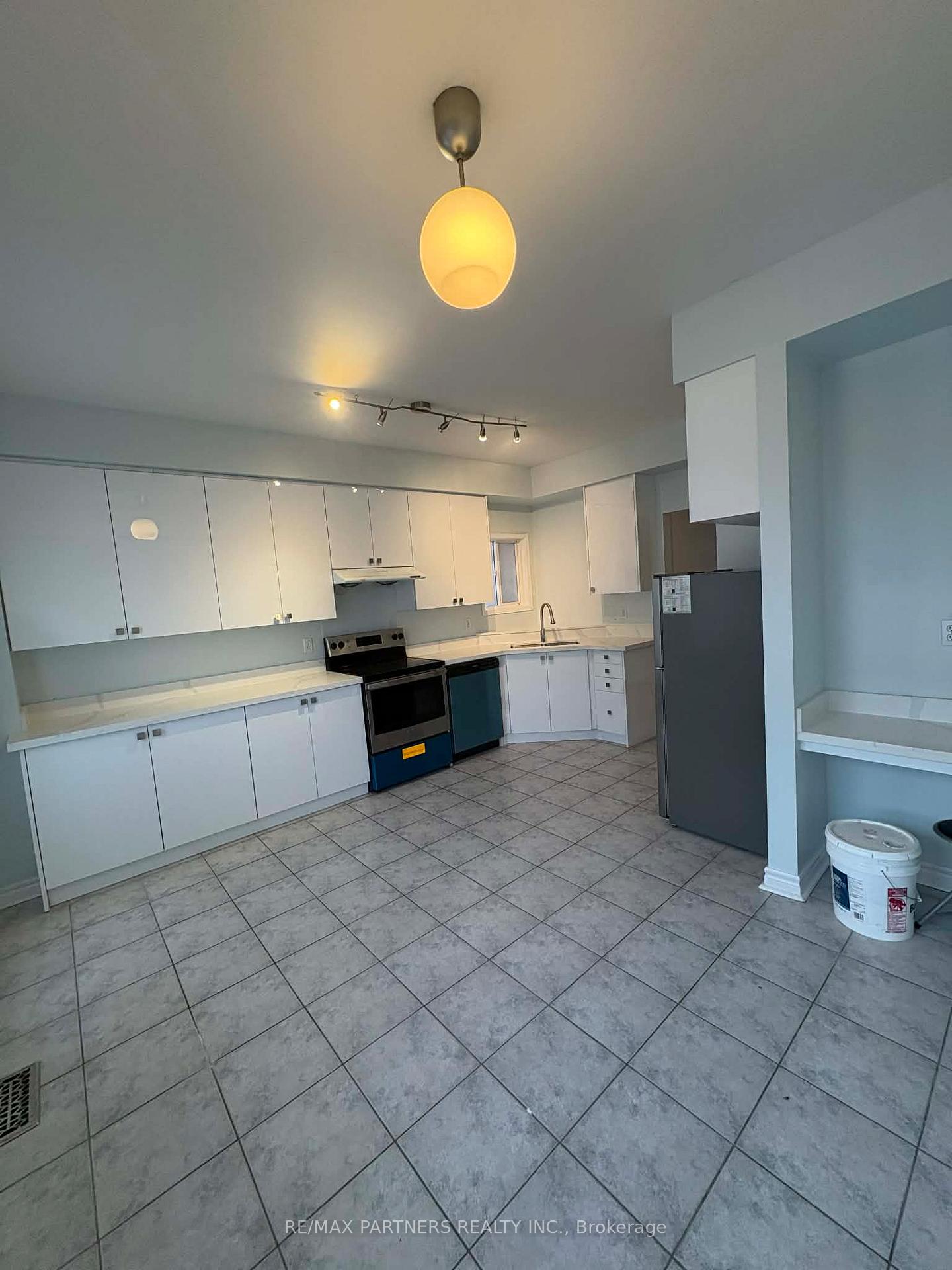 Photo 2 of 83 Bur Oak Avenue, Markham, Berczy — HOMEH