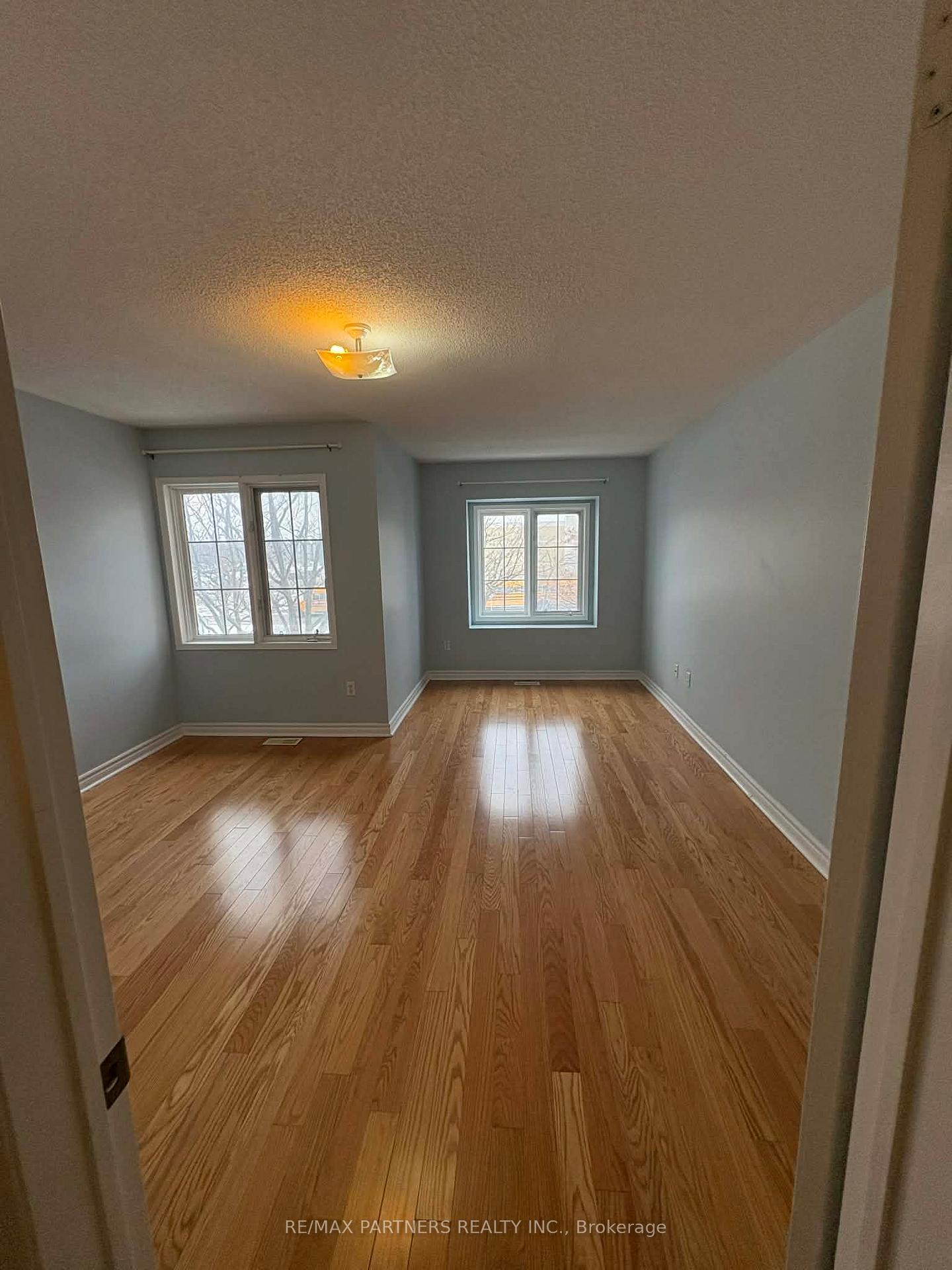 Photo 5 of 83 Bur Oak Avenue, Markham, Berczy — HOMEH