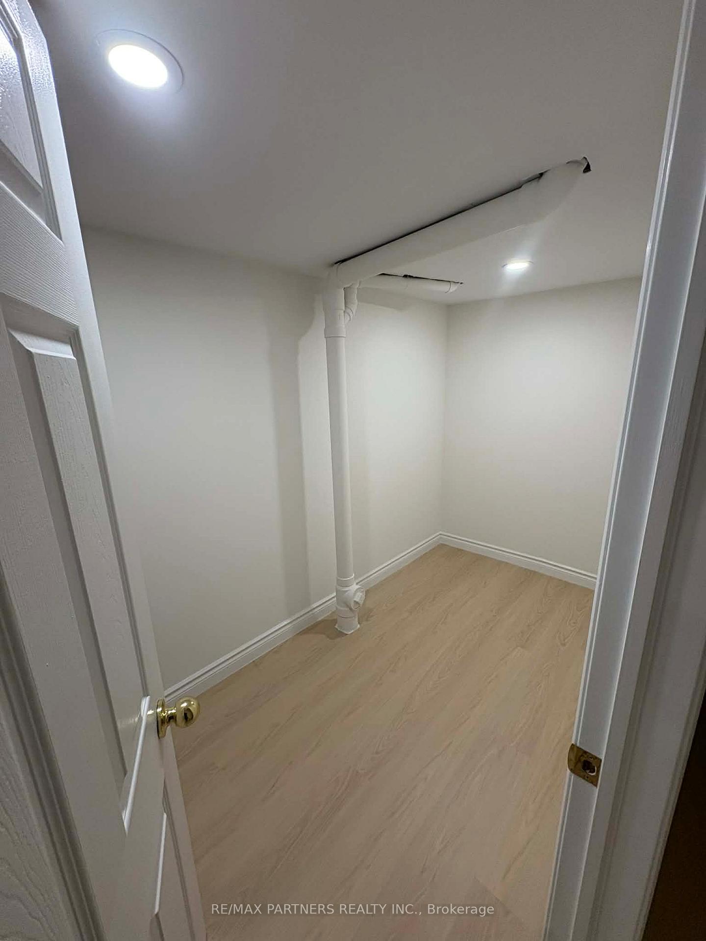 Photo 15 of 83 Bur Oak Avenue, Markham, Berczy — HOMEH