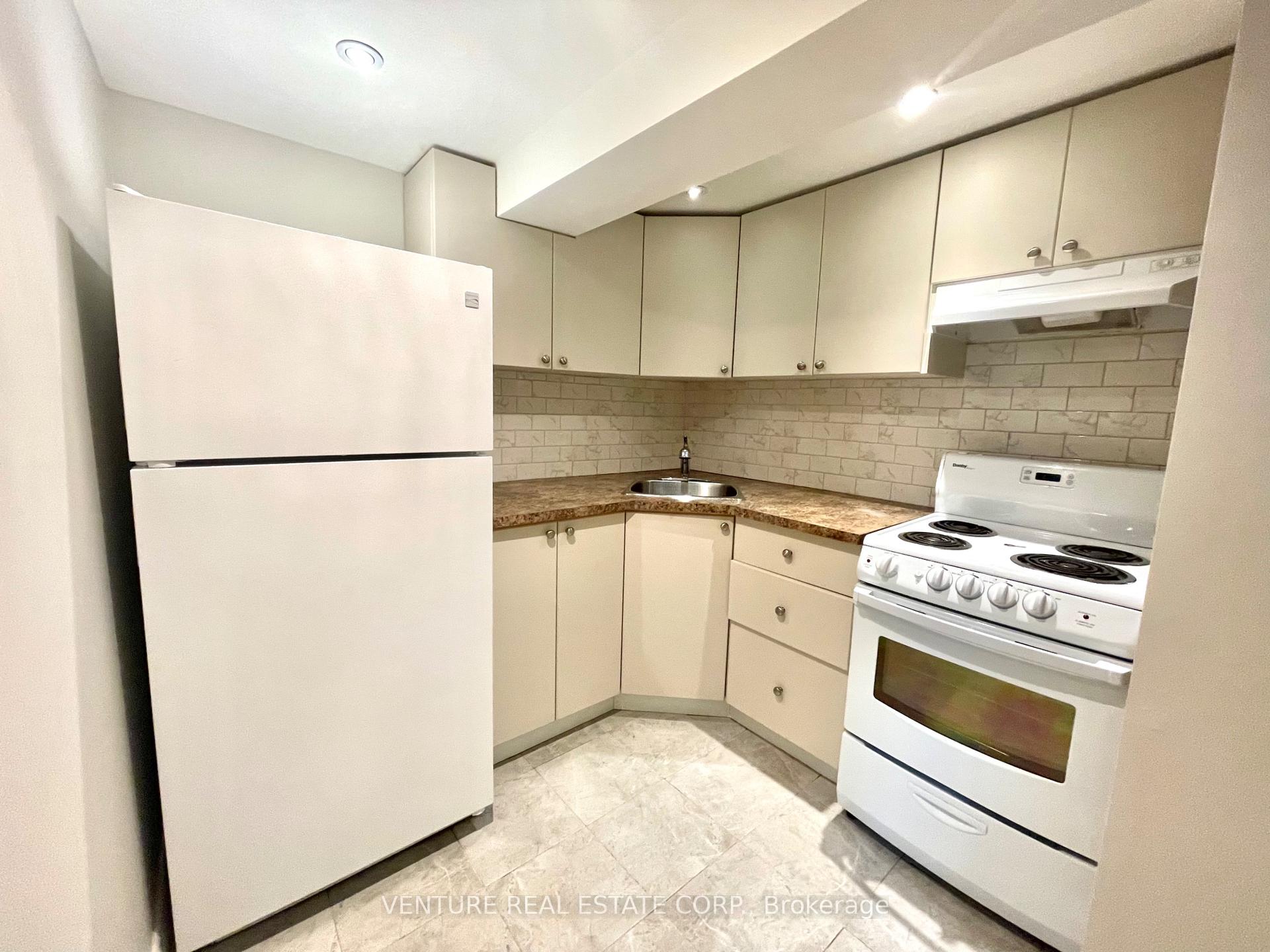 Photo 2 of 77 Greylawn Crescent, Scarborough, Wexford-Maryvale — HOMEH
