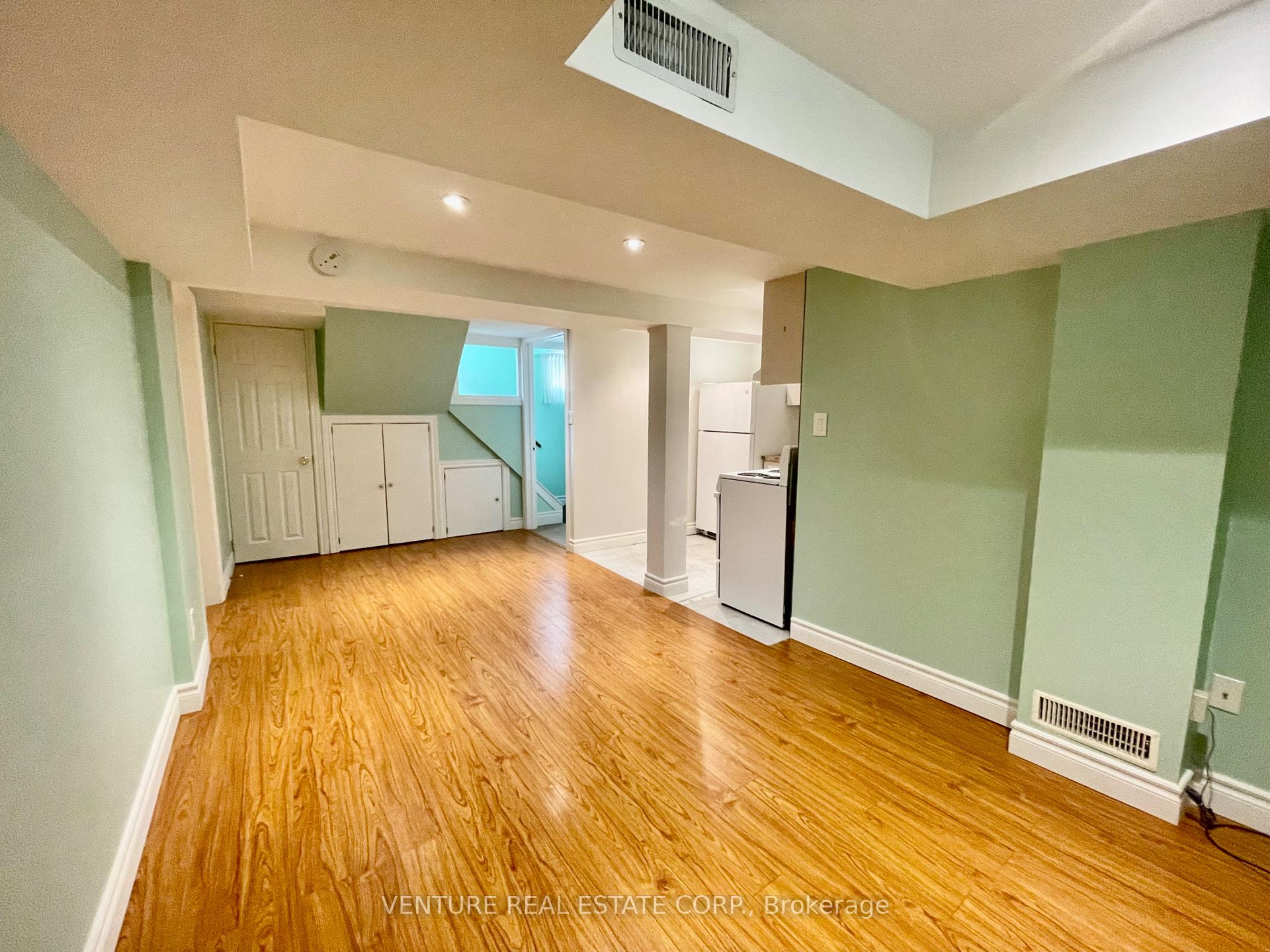 Photo 10 of 77 Greylawn Crescent, Scarborough, Wexford-Maryvale — HOMEH