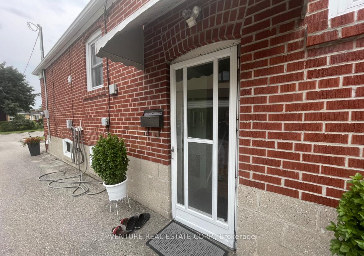 Photo 7 of 77 Greylawn Crescent, Scarborough, Wexford-Maryvale — HOMEH