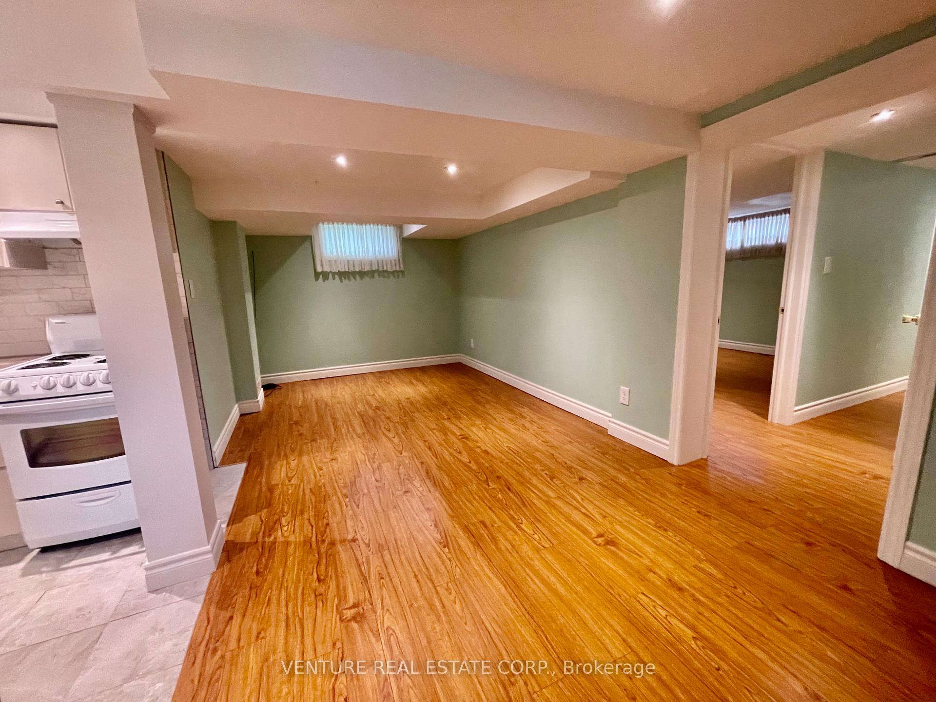 Photo 11 of 77 Greylawn Crescent, Scarborough, Wexford-Maryvale — HOMEH