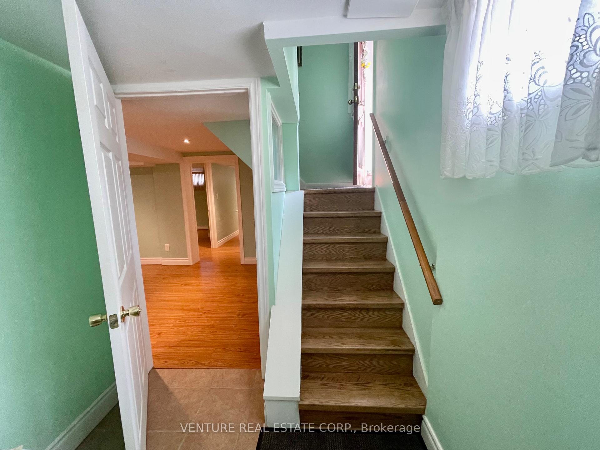 Photo 8 of 77 Greylawn Crescent, Scarborough, Wexford-Maryvale — HOMEH