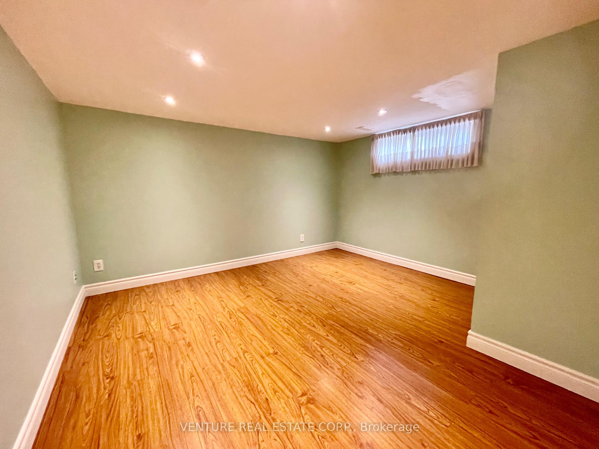 Photo 5 of 77 Greylawn Crescent, Scarborough, Wexford-Maryvale — HOMEH