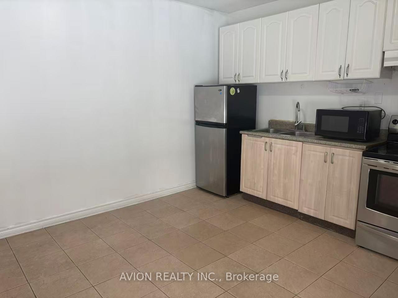 Photo 3 of Unit lower, 540 Paisley Boulevard W, Mississauga, Cooksville — HOMEH