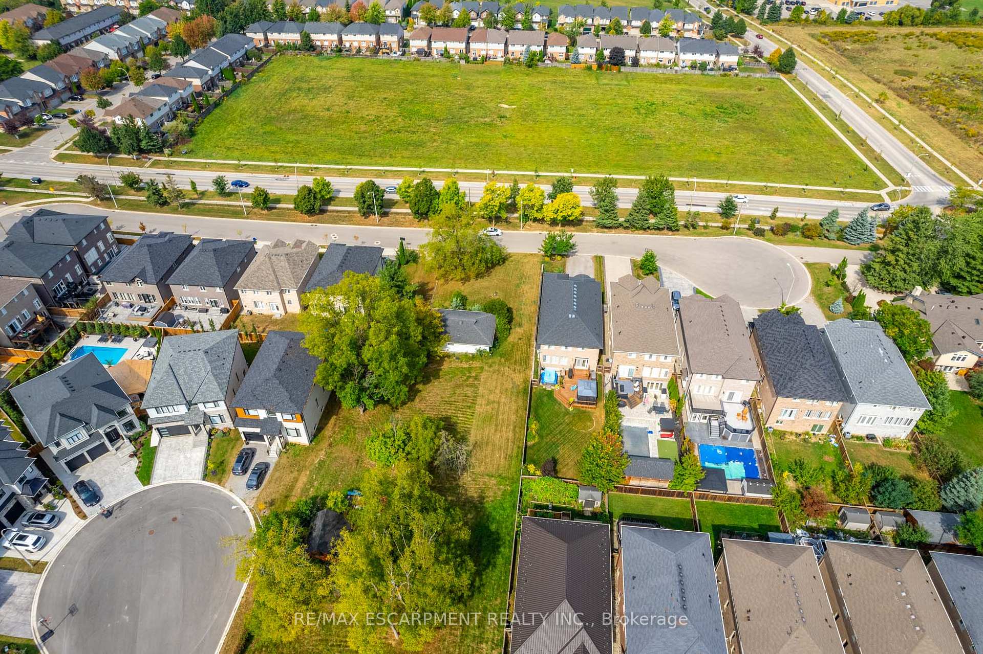Photo 11 of 237 Springbrook Avenue, Hamilton, Ancaster — HOMEH