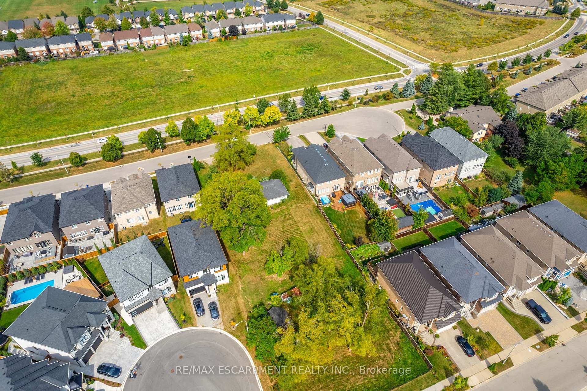 Photo 14 of 237 Springbrook Avenue, Hamilton, Ancaster — HOMEH